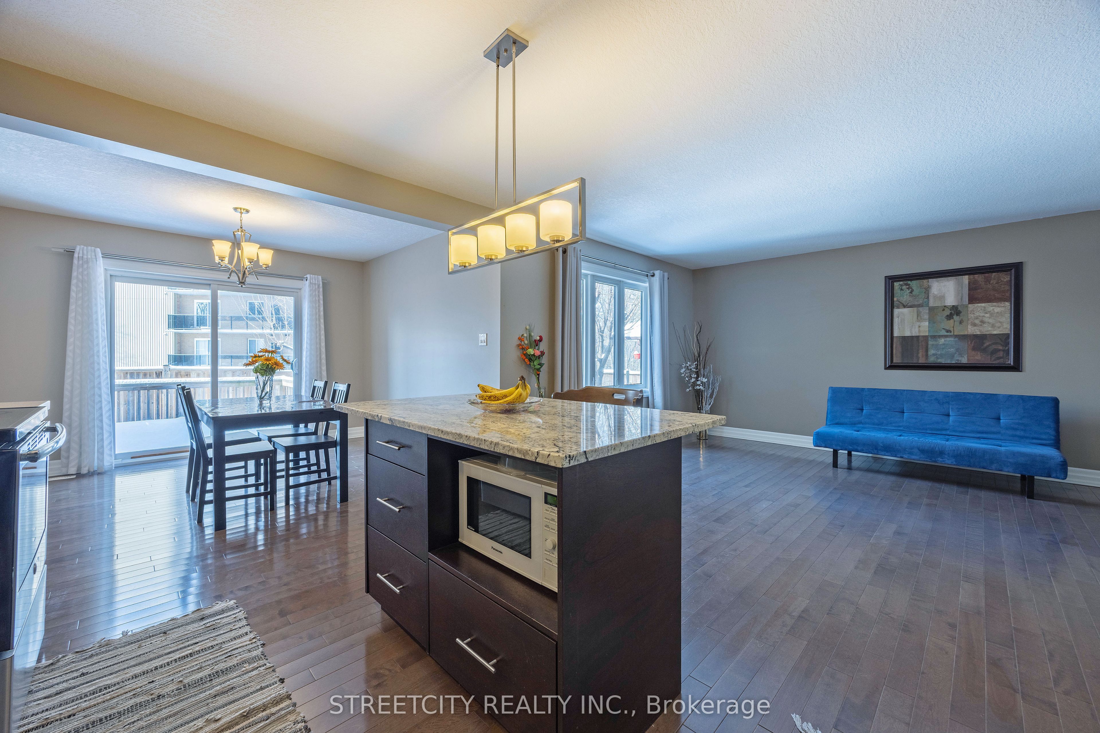 490 Phyllis Street Property Photo 10