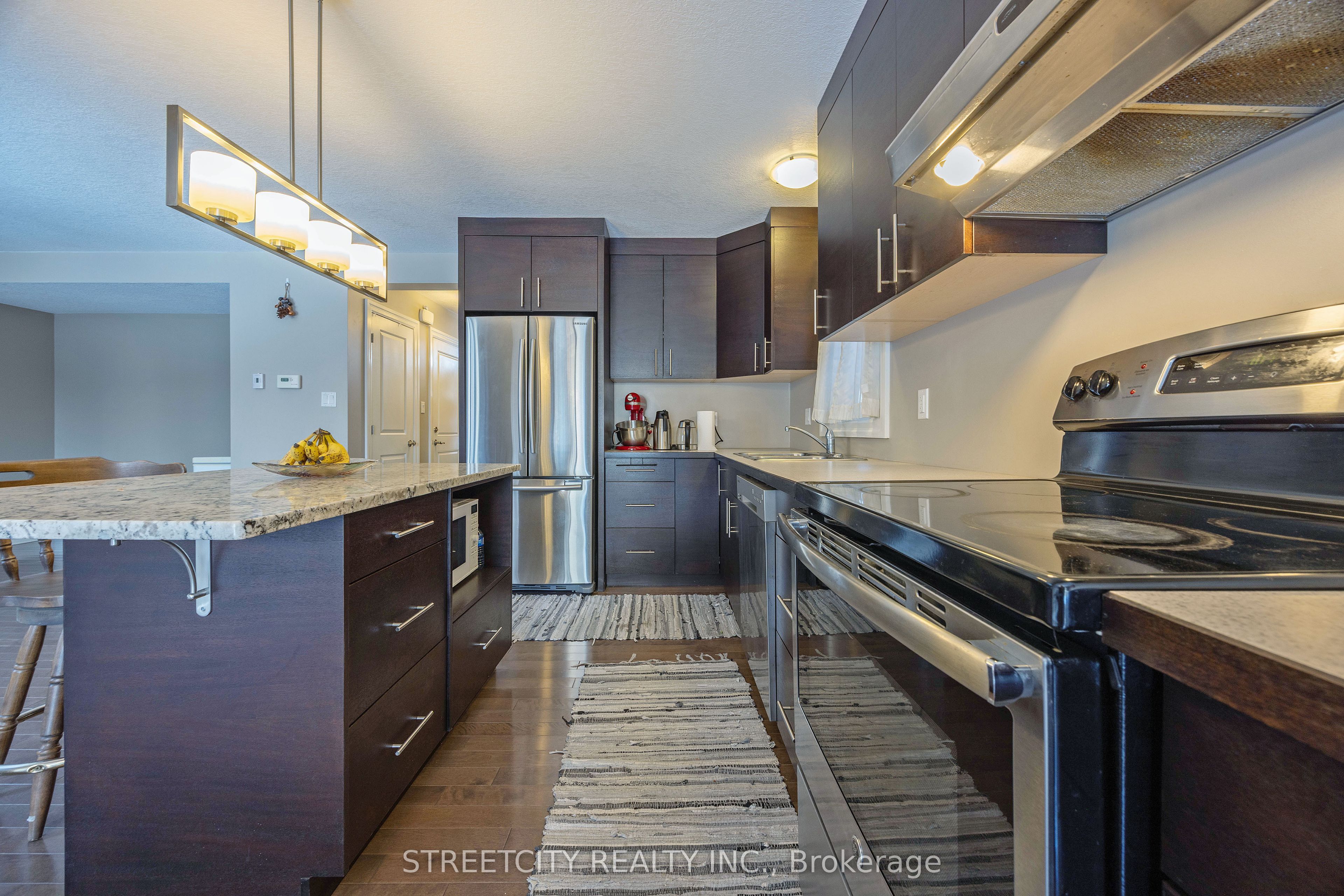 490 Phyllis Street Property Photo 12