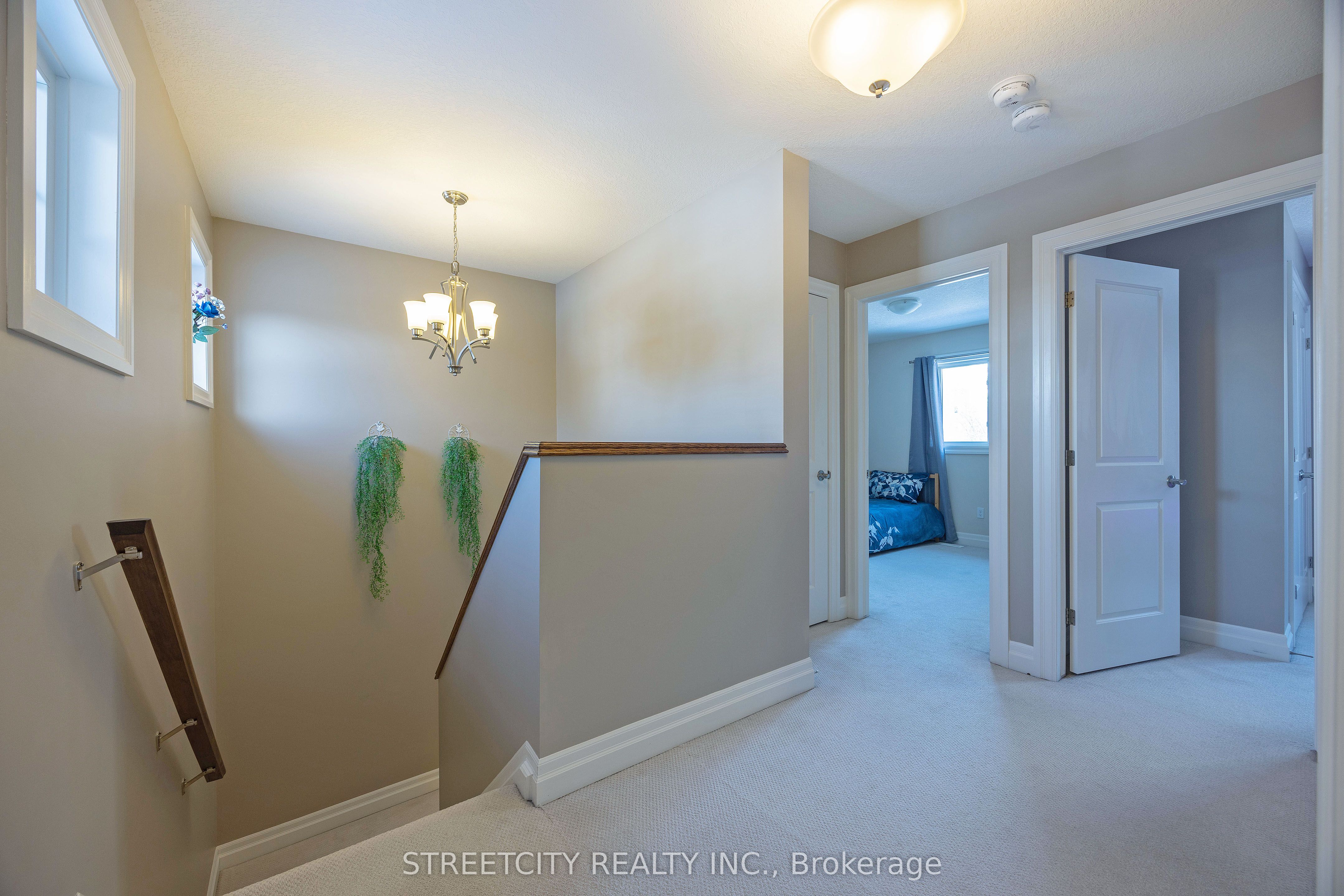 490 Phyllis Street Property Photo 14