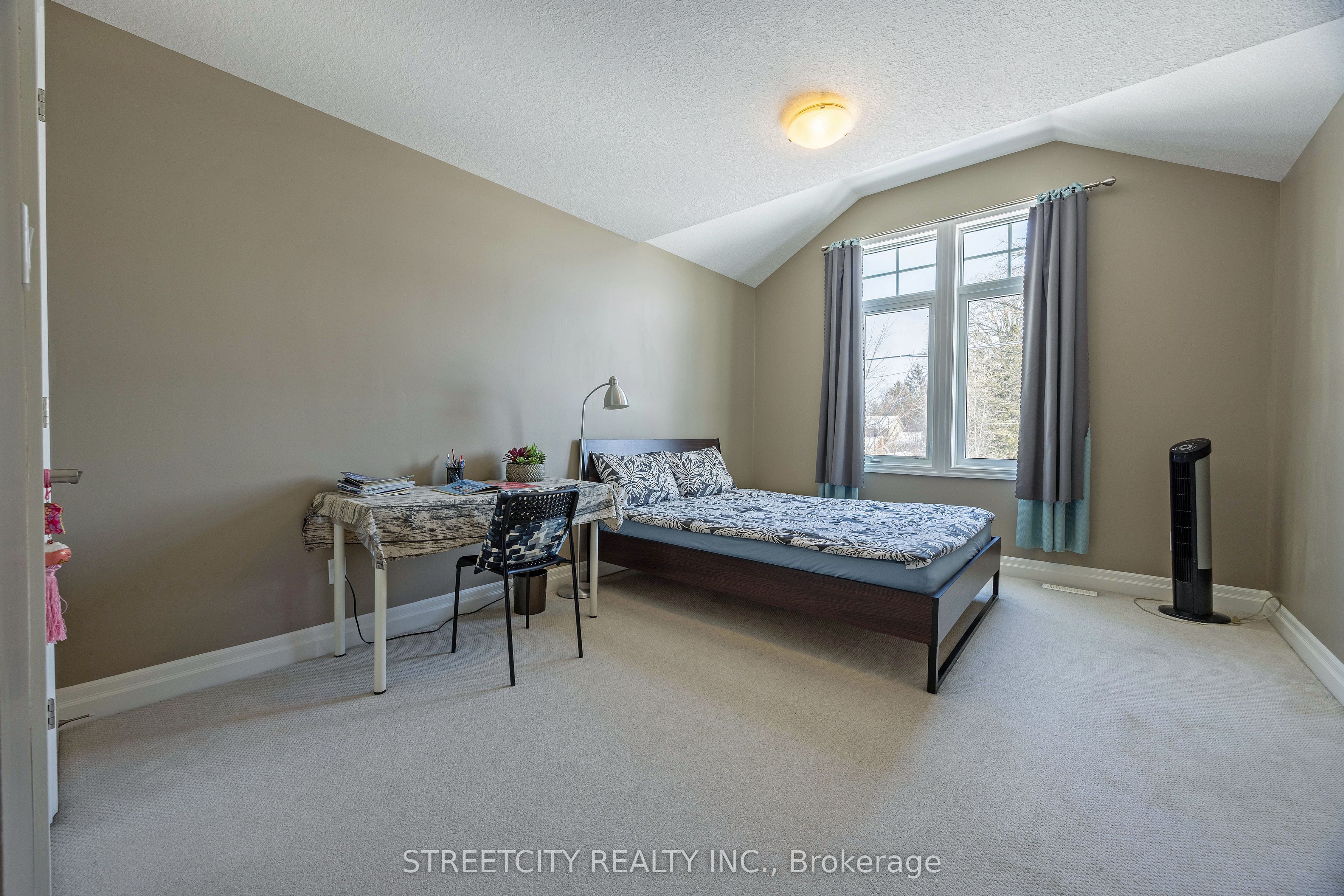 490 Phyllis Street Property Photo 15