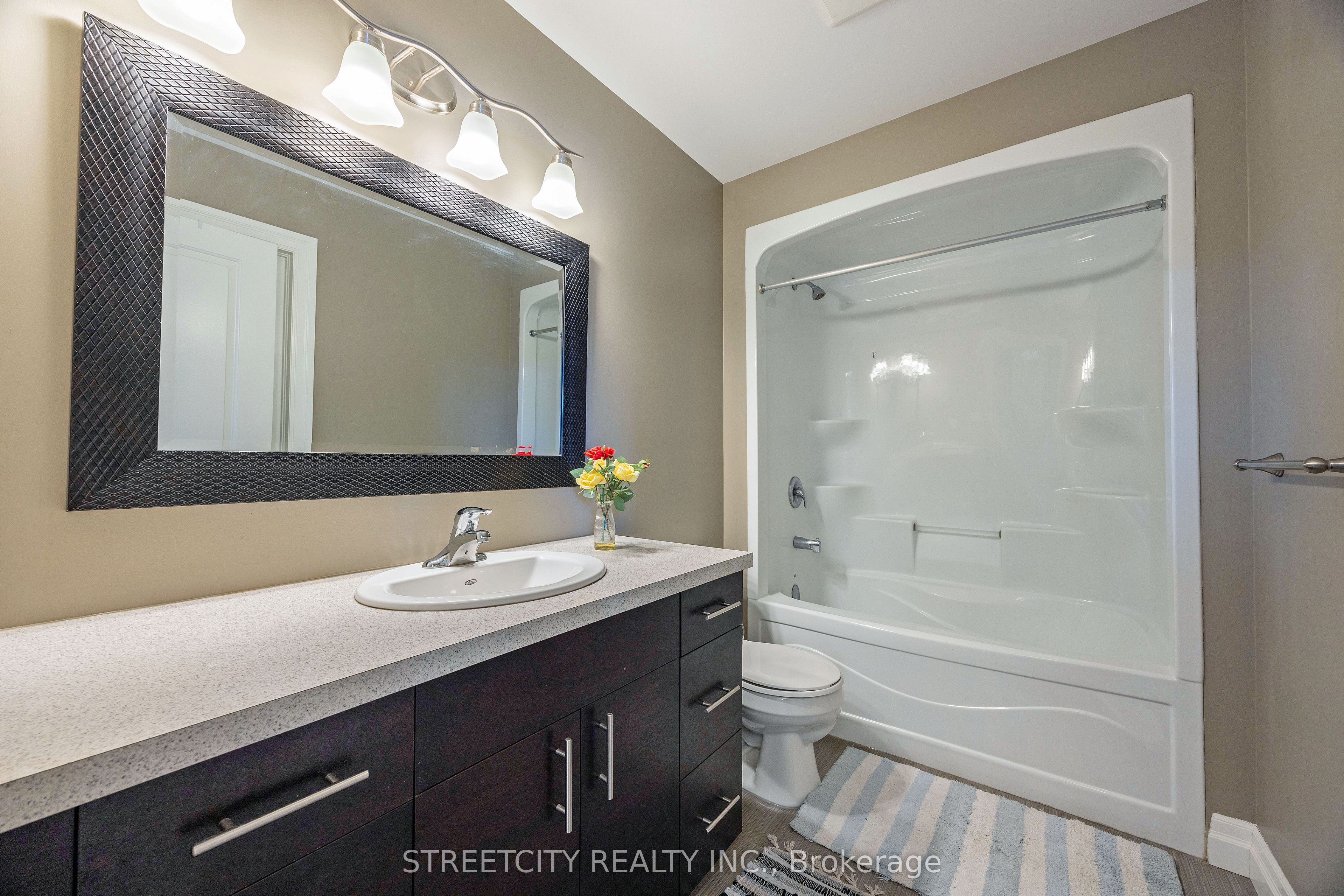 490 Phyllis Street Property Photo 17