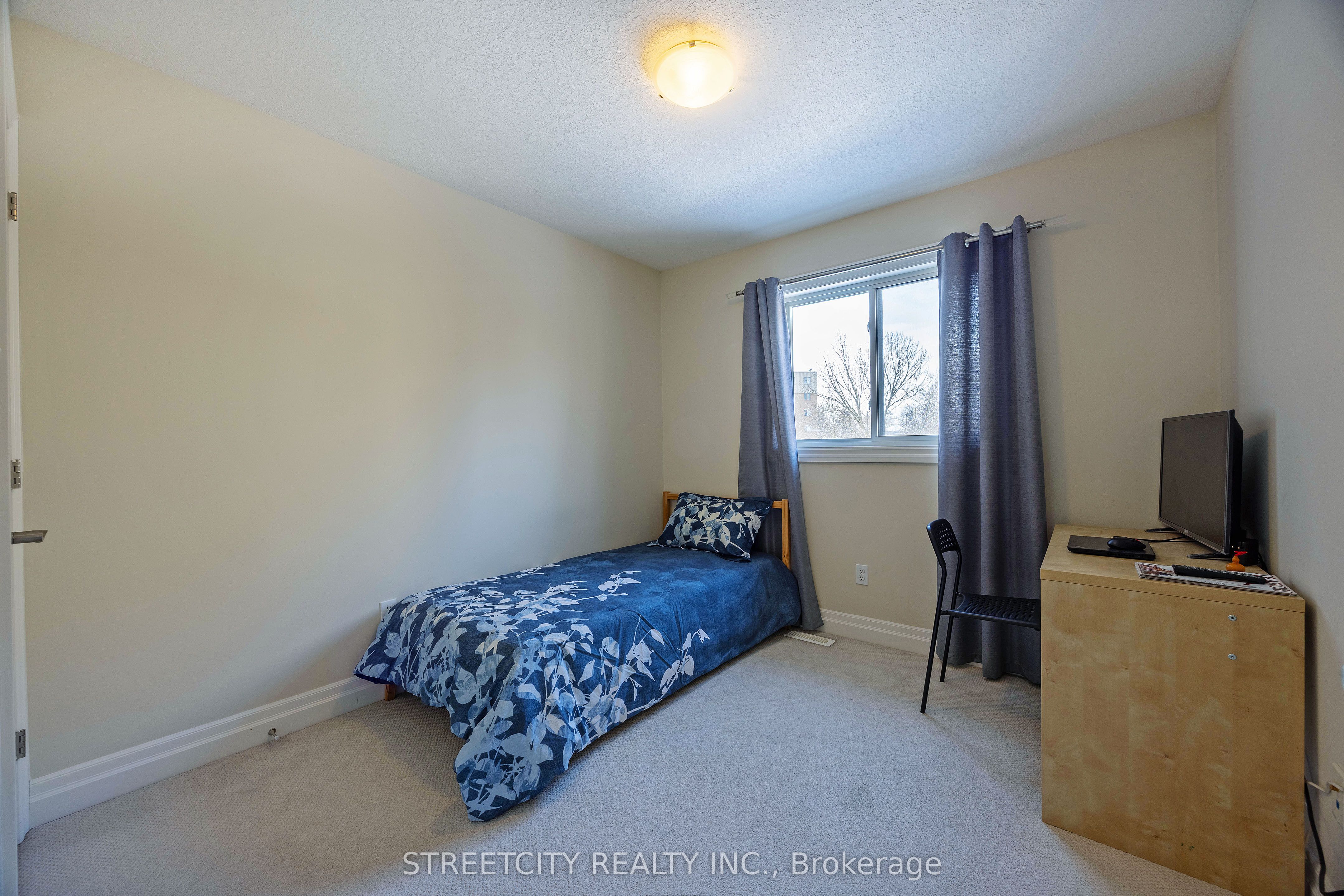 490 Phyllis Street Property Photo 19