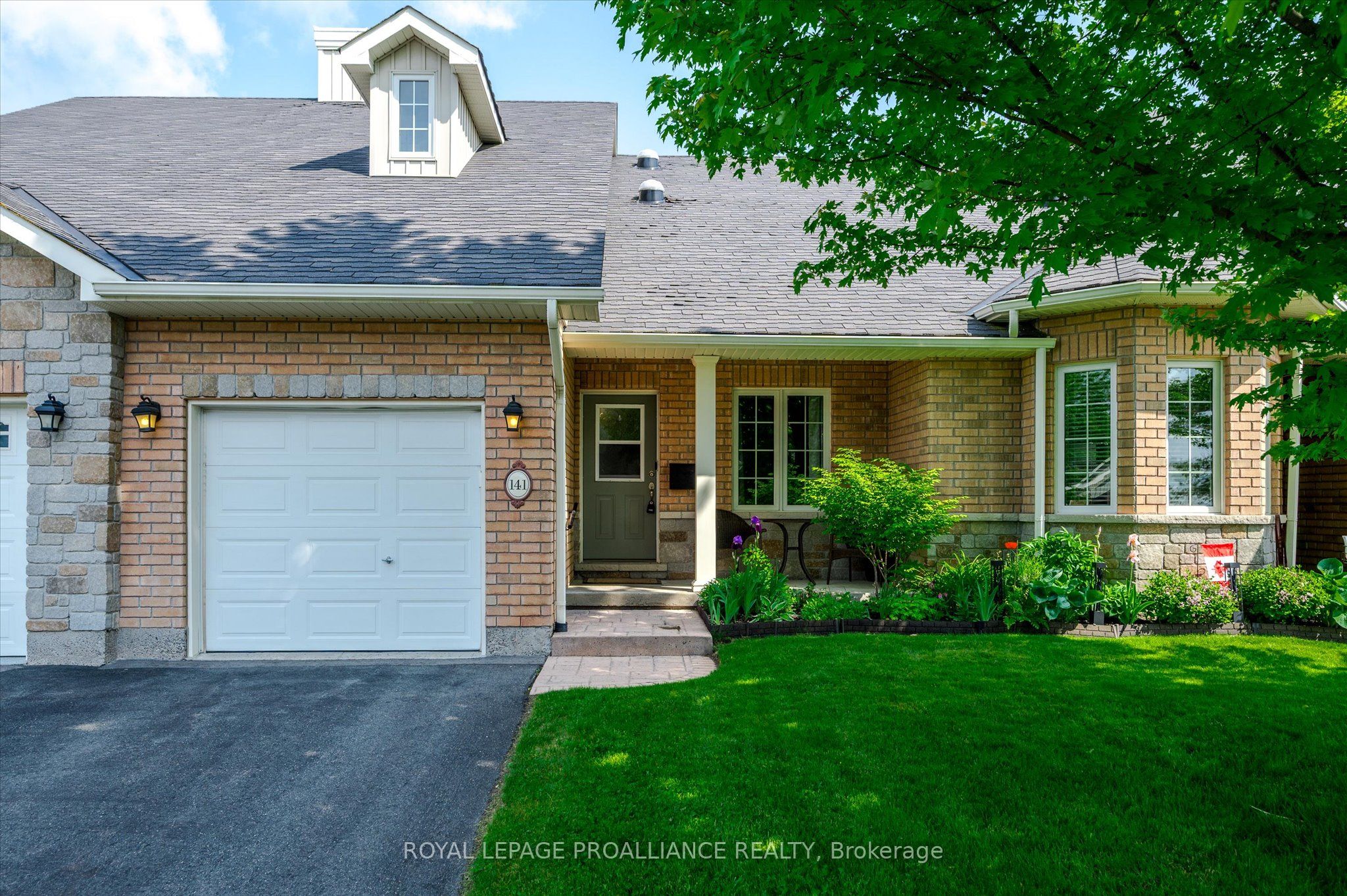 141 Village Crescent Property Photo 1