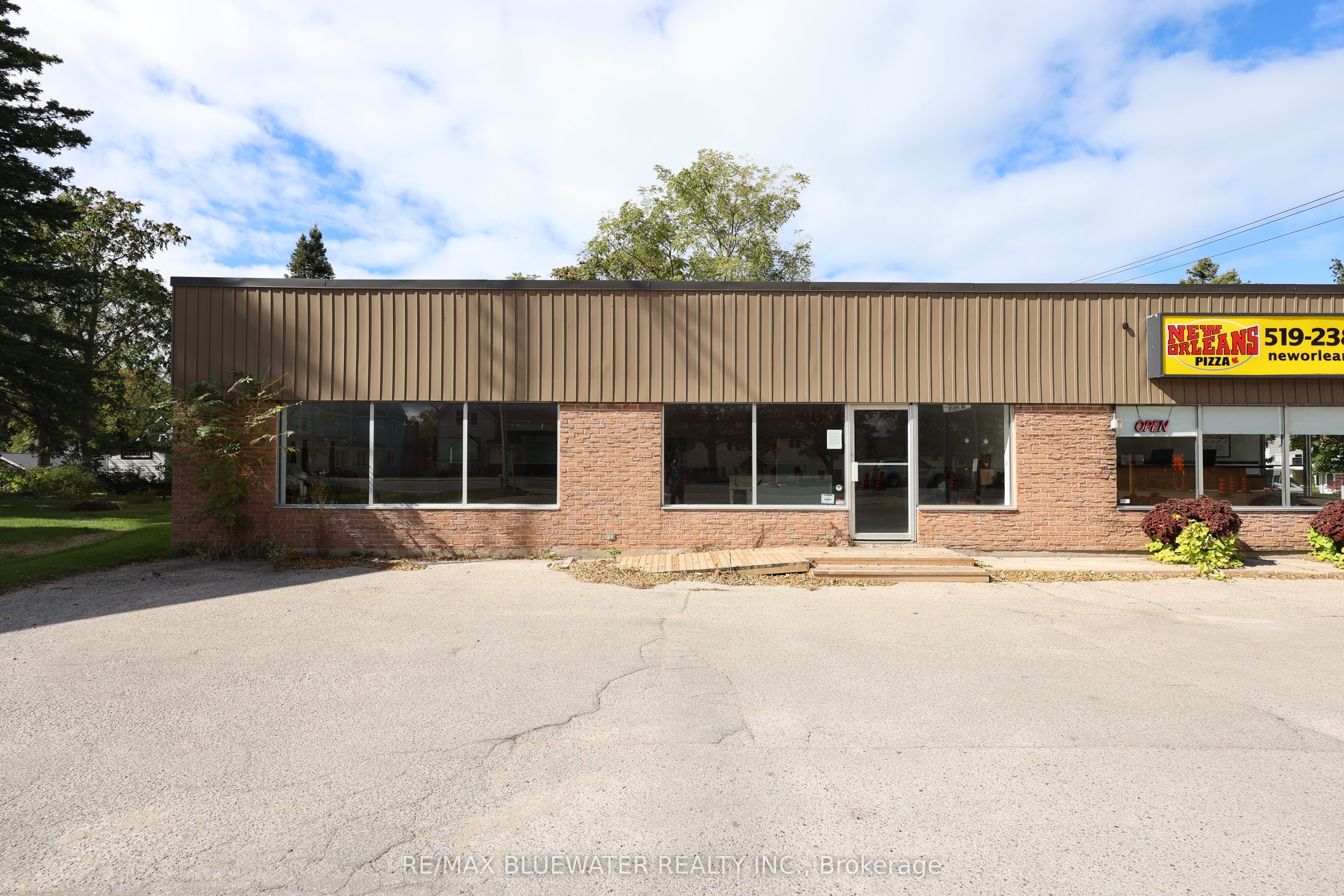15 Ontario Street S 1 Property Photo 1