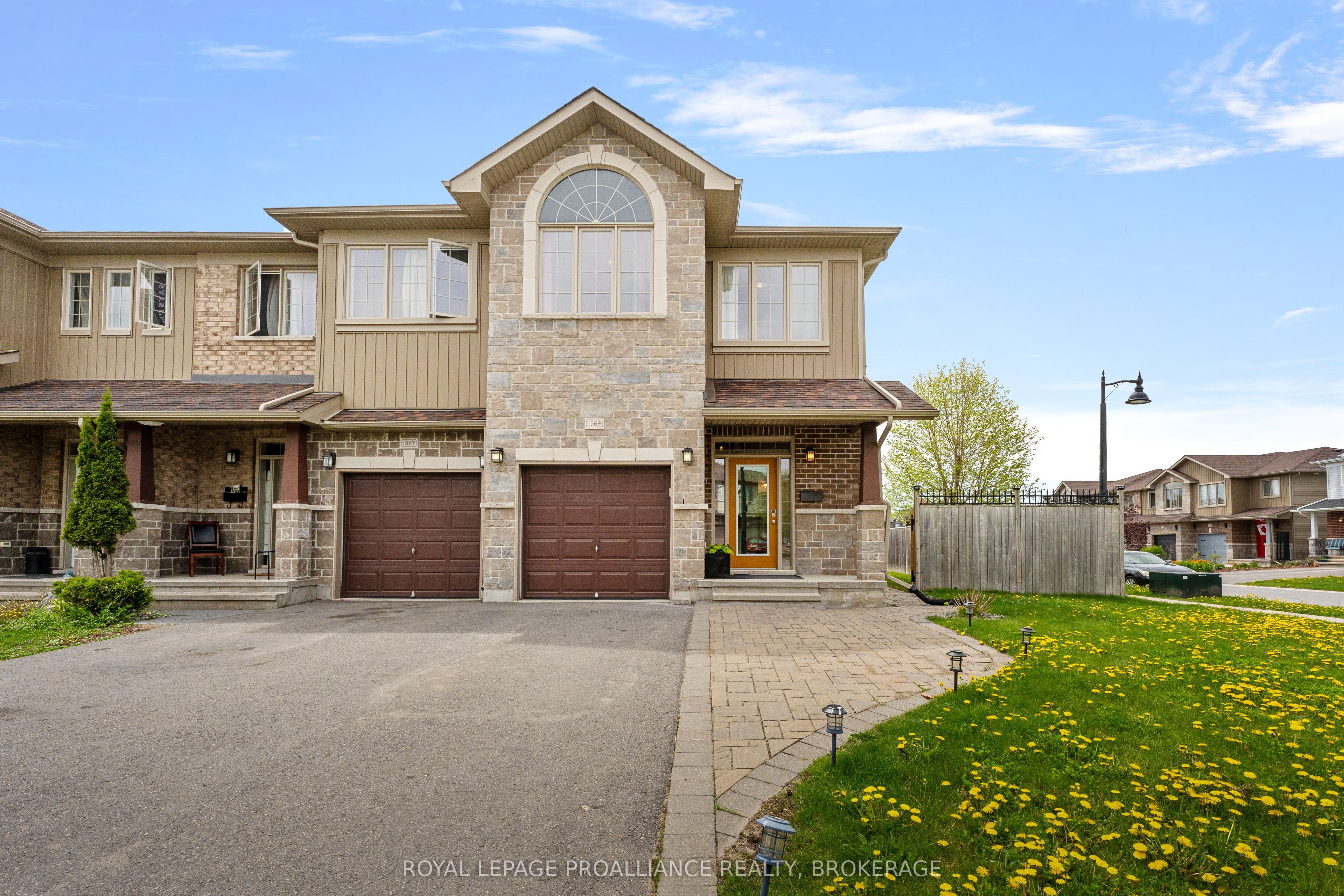1569 Davenport Crescent Property Photo 1