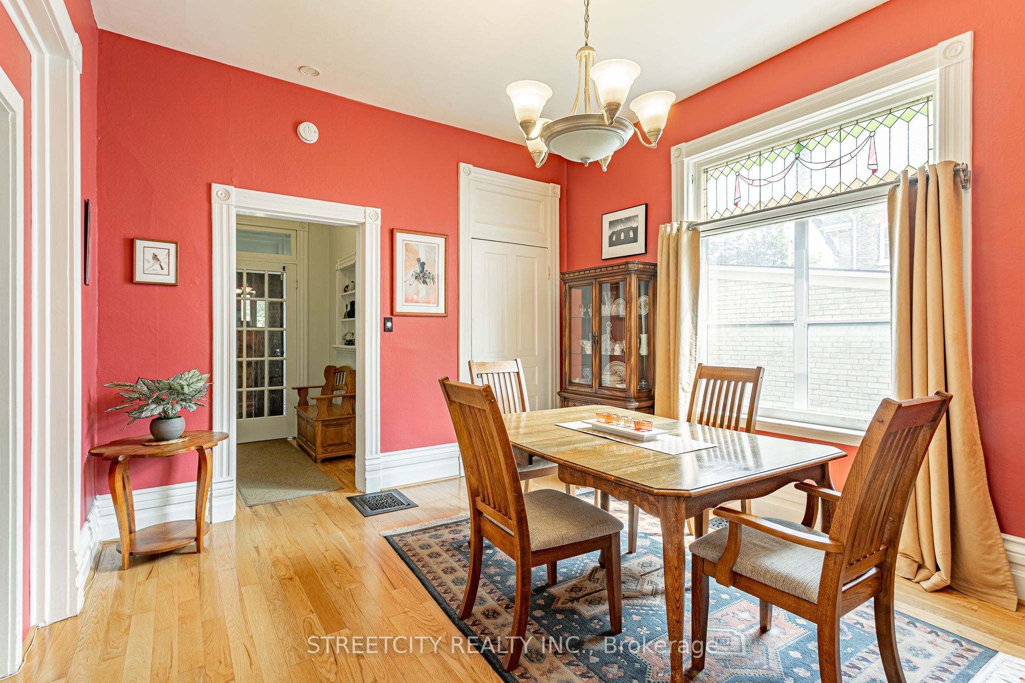 319 Piccadilly Street Property Photo 9
