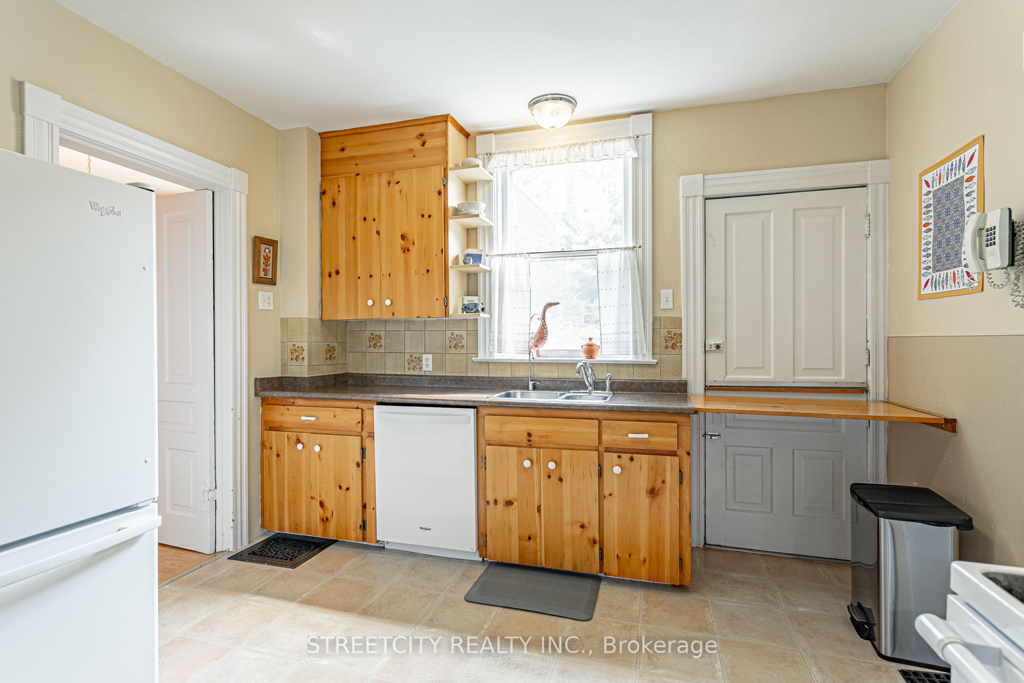 319 Piccadilly Street Property Photo 13