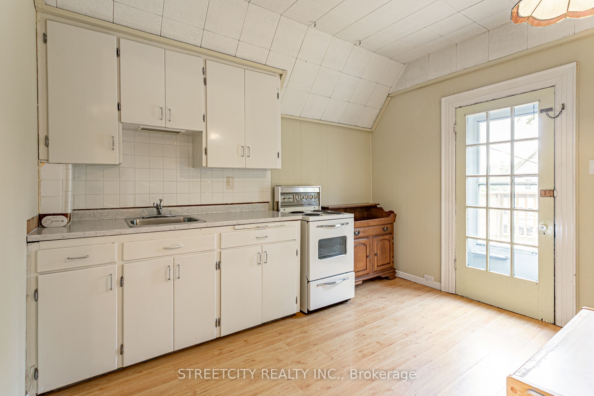319 Piccadilly Street Property Photo 22