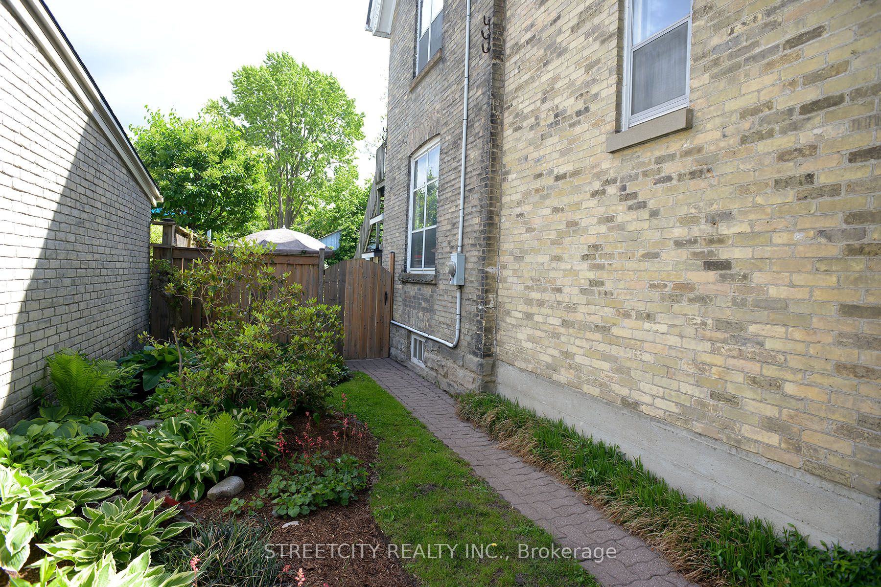 319 Piccadilly Street Property Photo 35
