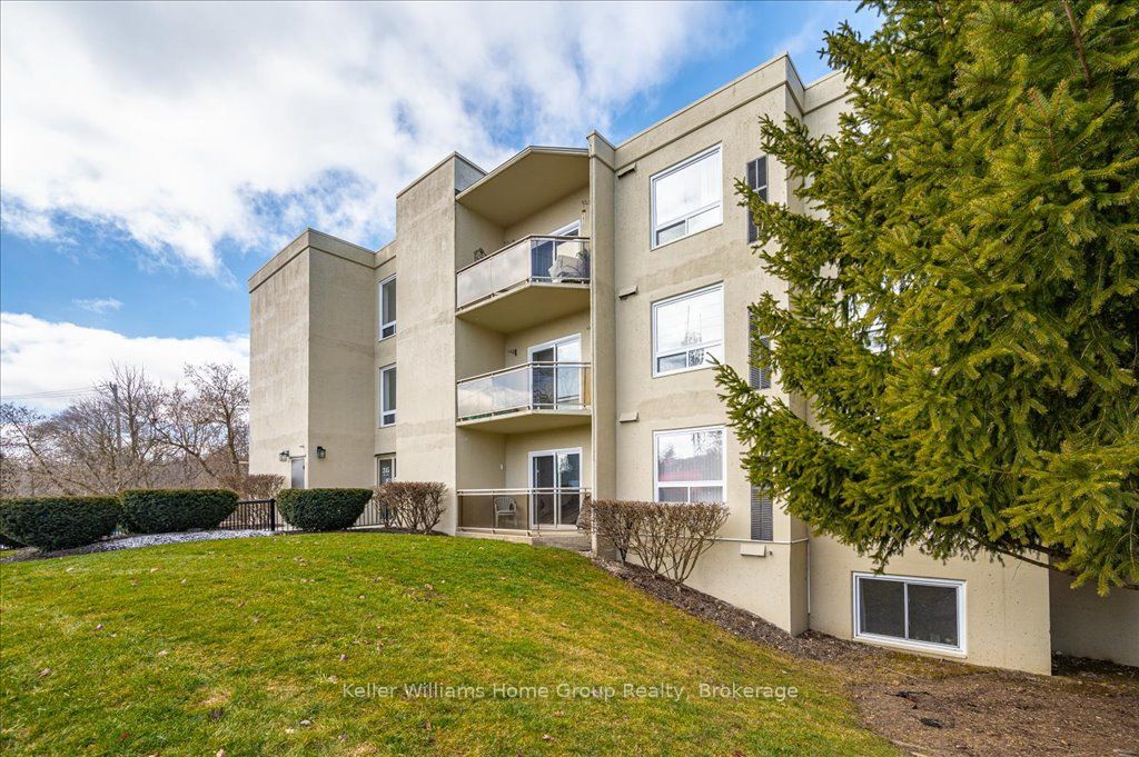 245 Queen St W Property Photo 1