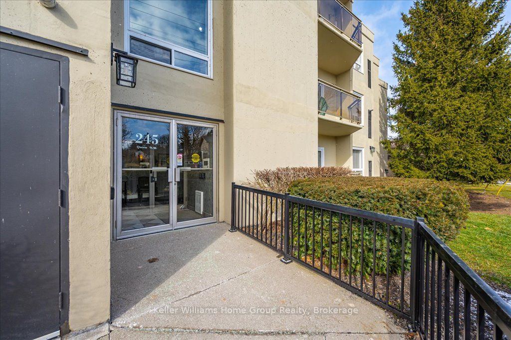 245 Queen Street W 301 Property Photo 2