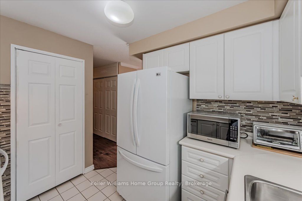 245 Queen Street W 301 Property Photo 18