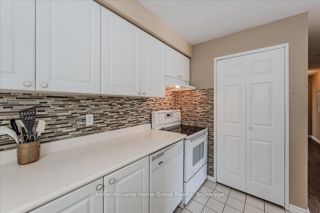 245 Queen Street W 301 Property Photo 19