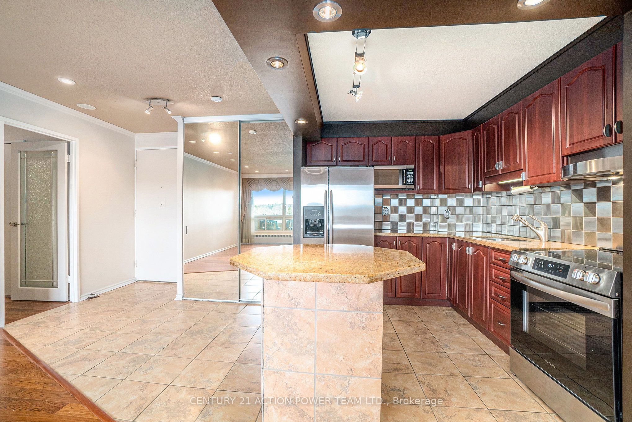 915 Elmsmere Road 707 Property Photo 5