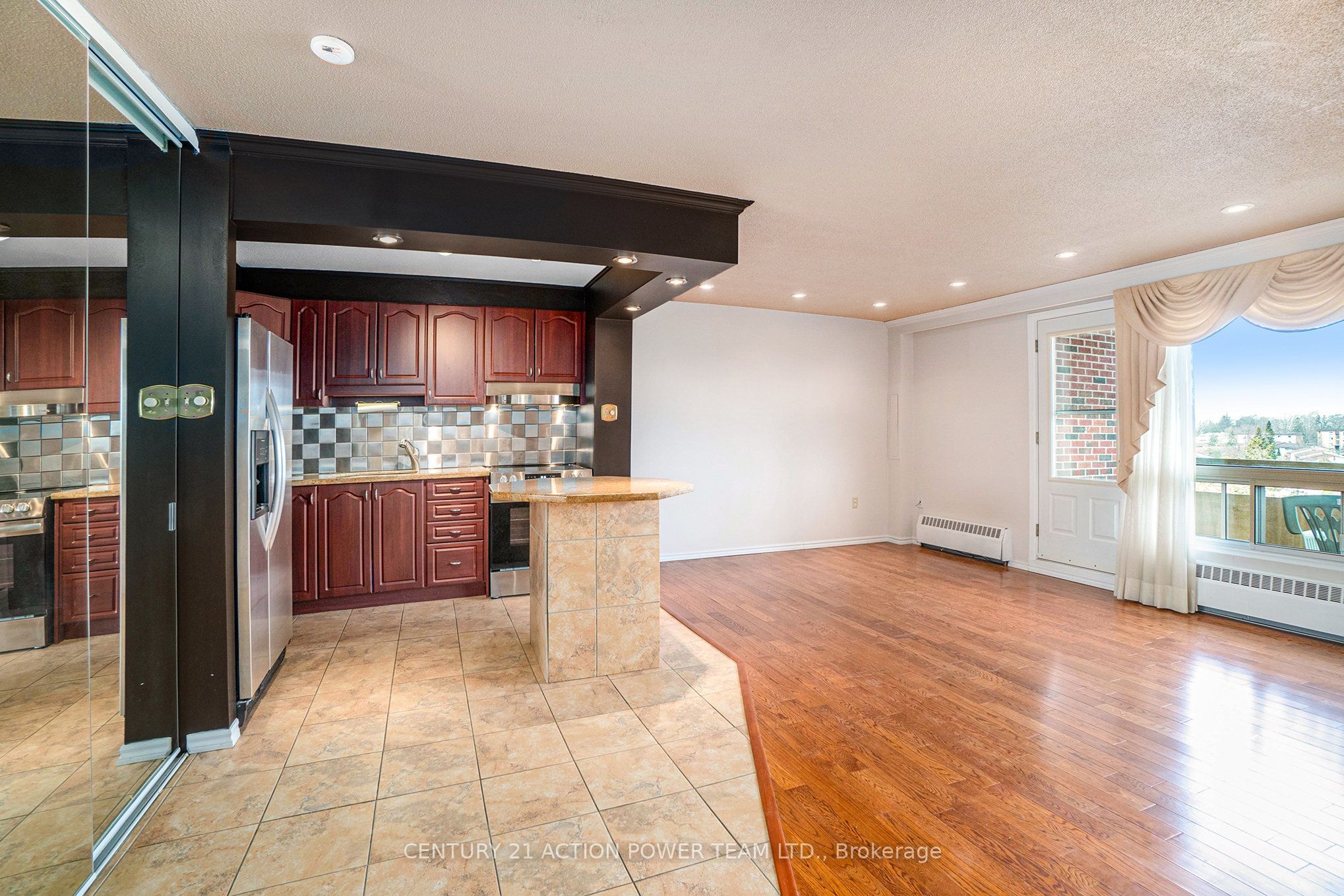 915 Elmsmere Road 707 Property Photo 6
