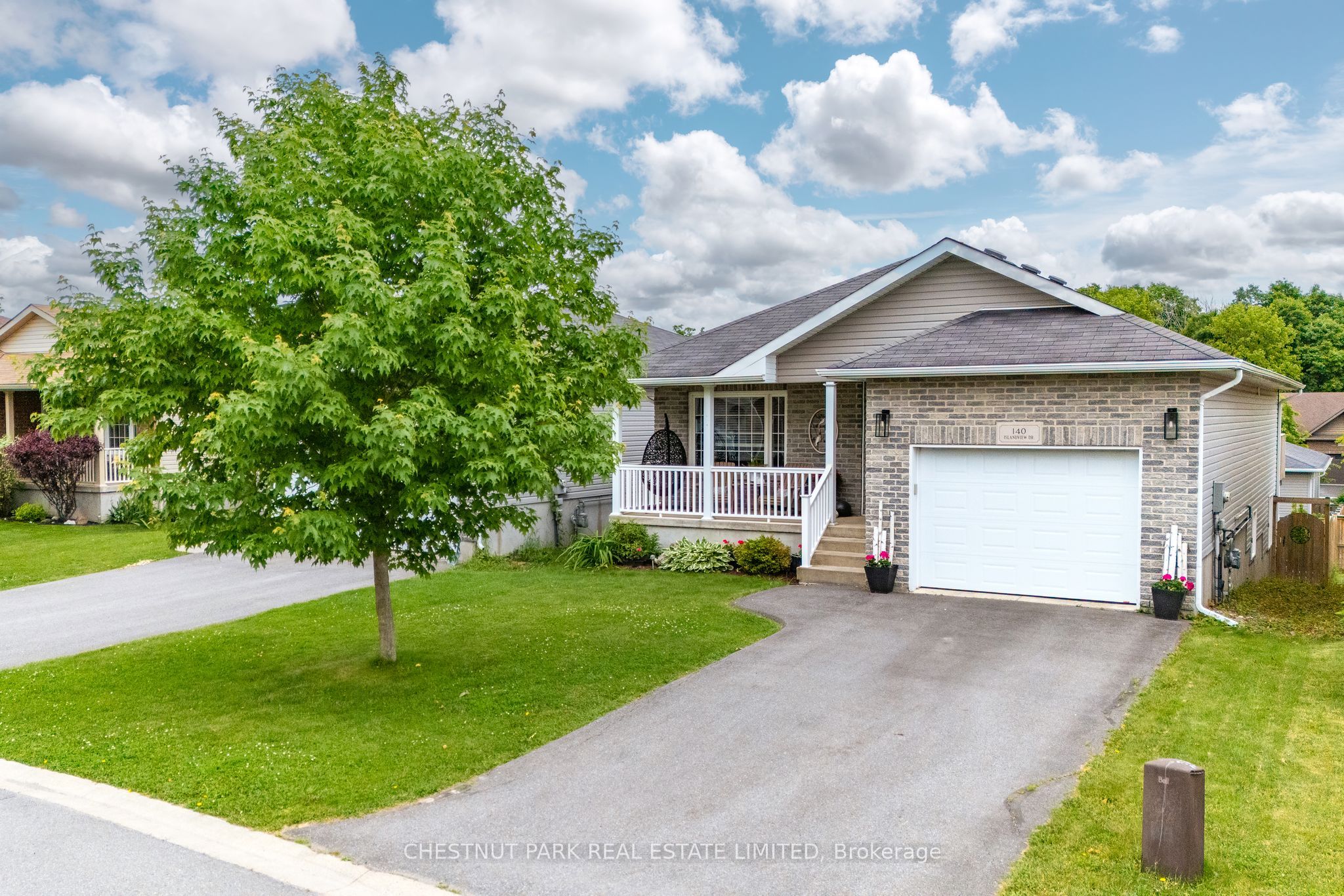 140 Islandview Dr Property Photo 1
