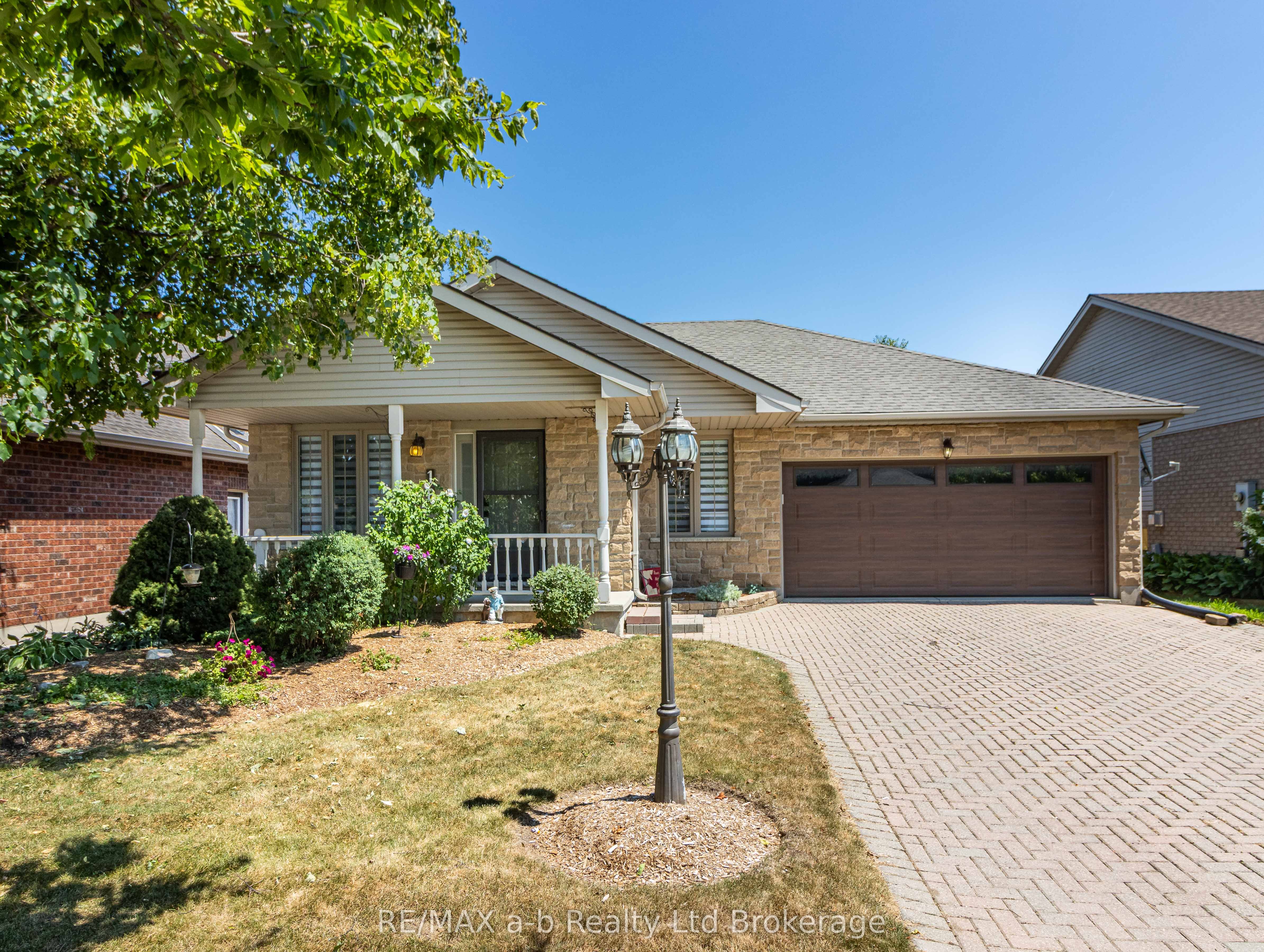 18 Oriole Crescent Property Photo 1