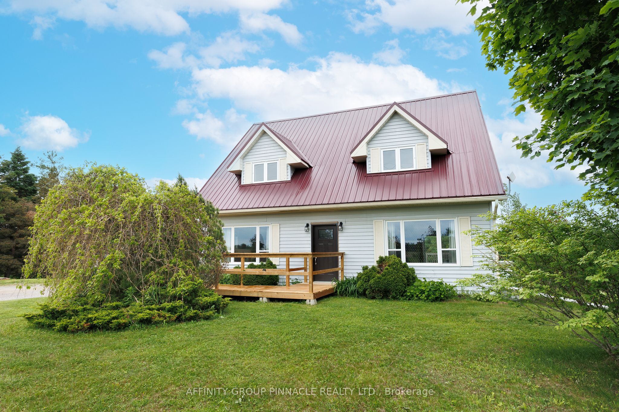 730 The Glen Road Property Photo 1