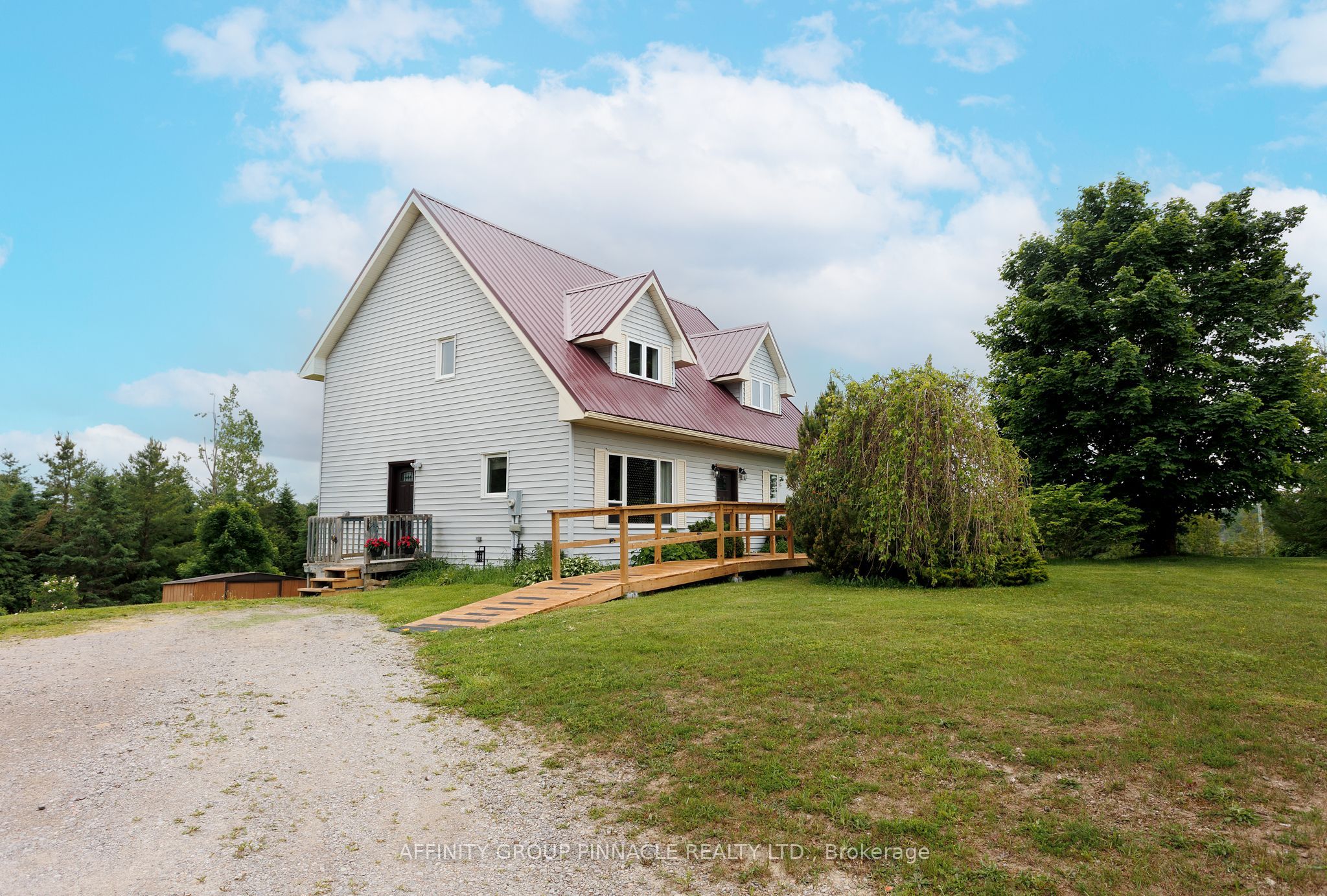 730 The Glen Road Property Photo 4