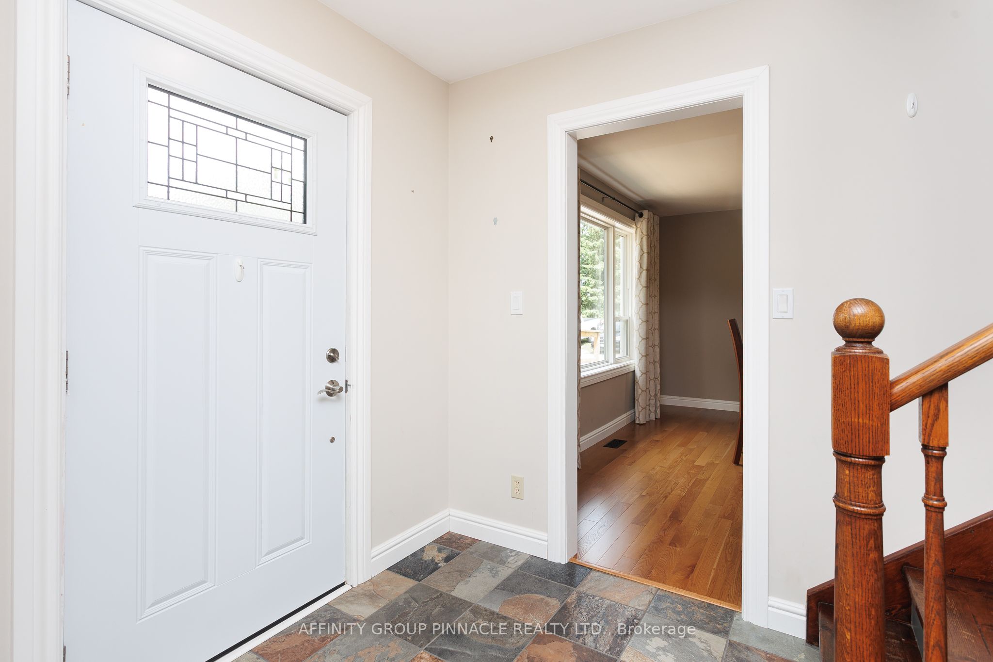 730 The Glen Road Property Photo 8