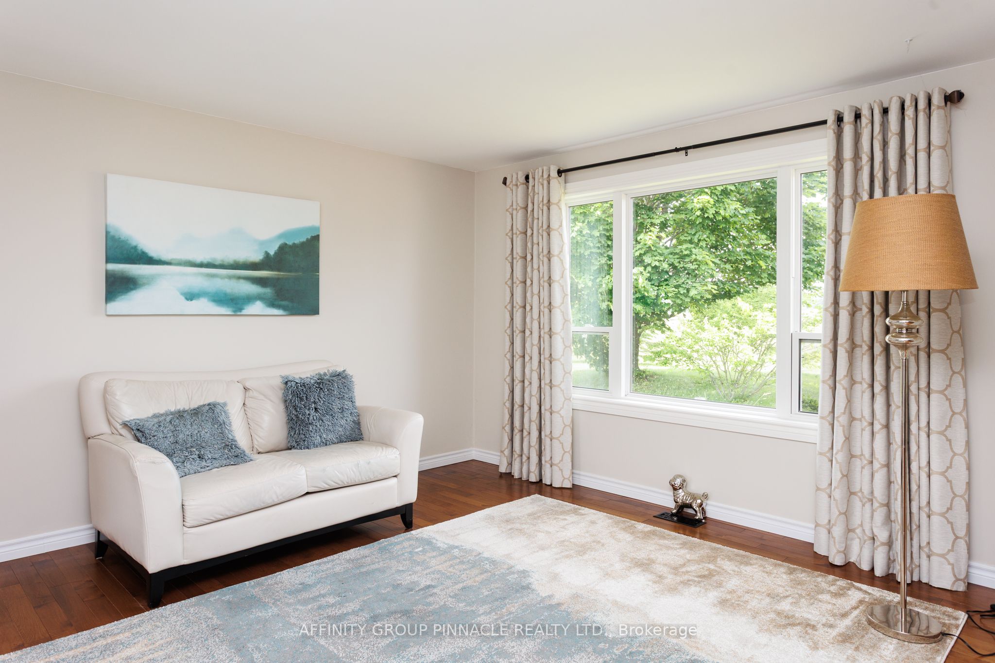730 The Glen Road Property Photo 11