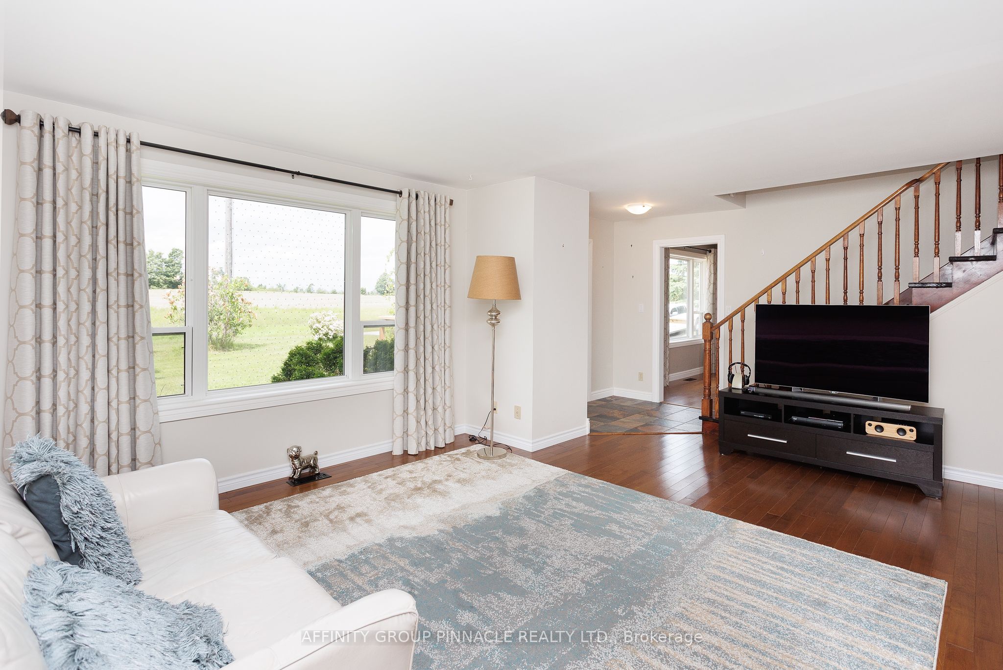 730 The Glen Road Property Photo 12