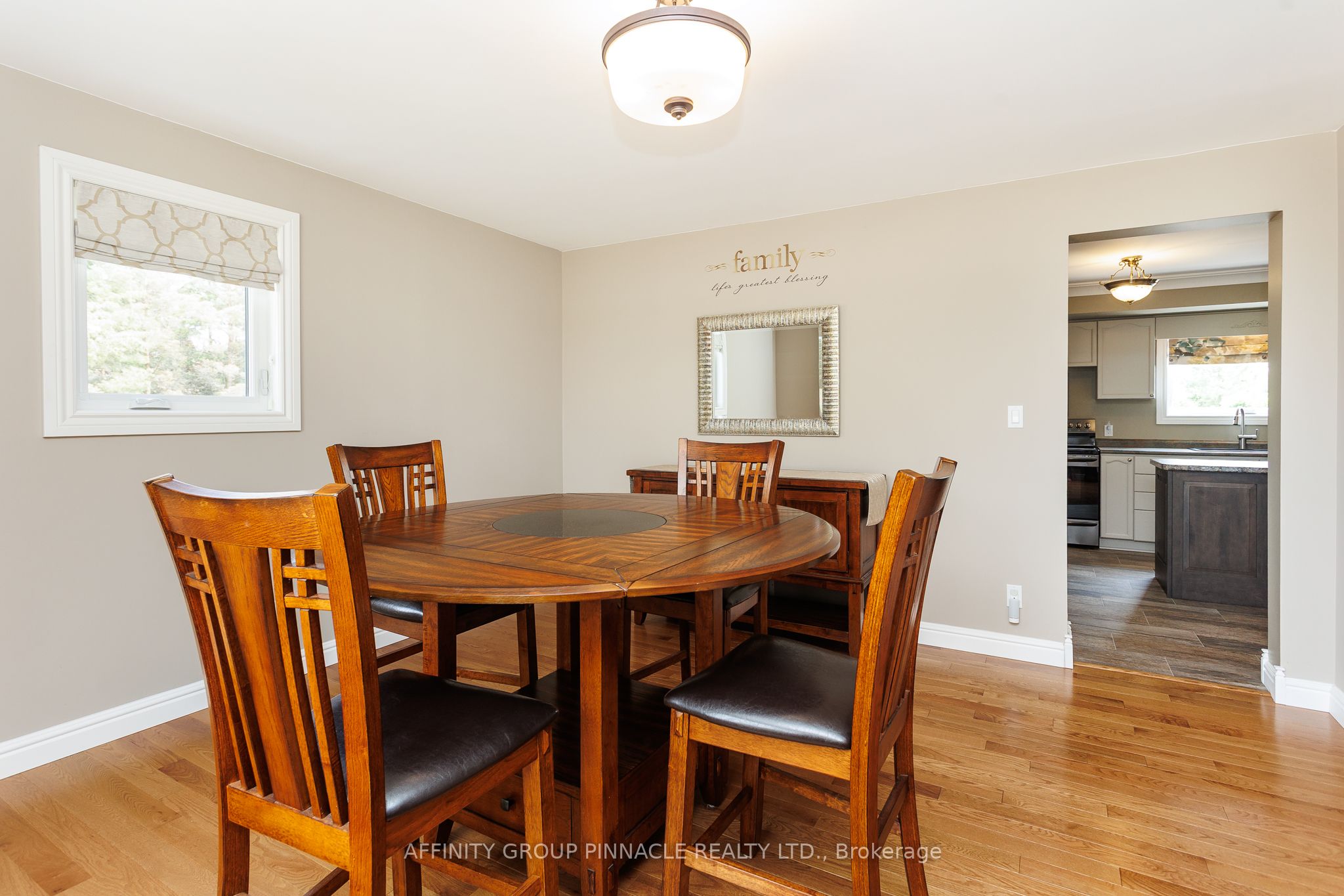 730 The Glen Road Property Photo 16