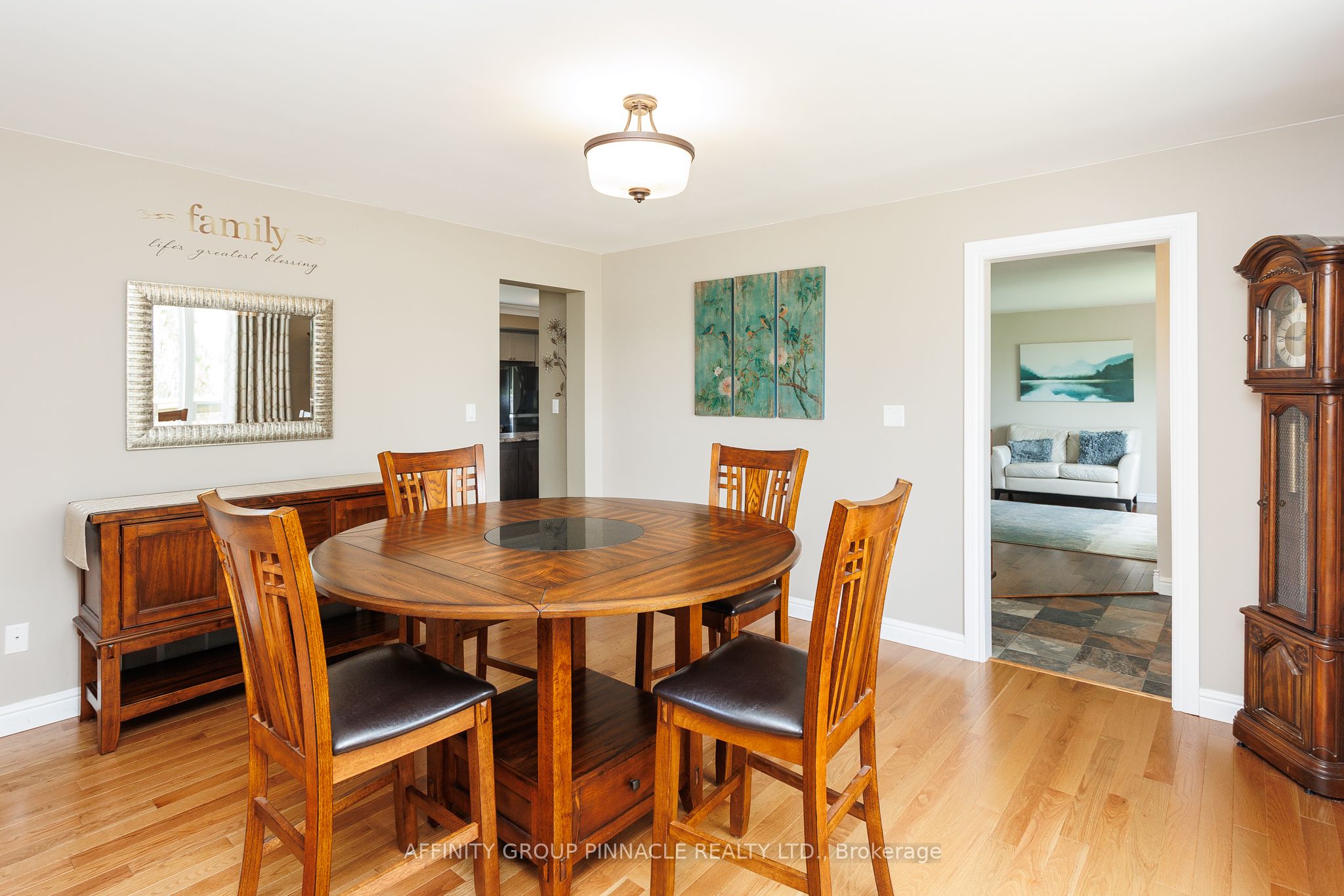 730 The Glen Road Property Photo 17