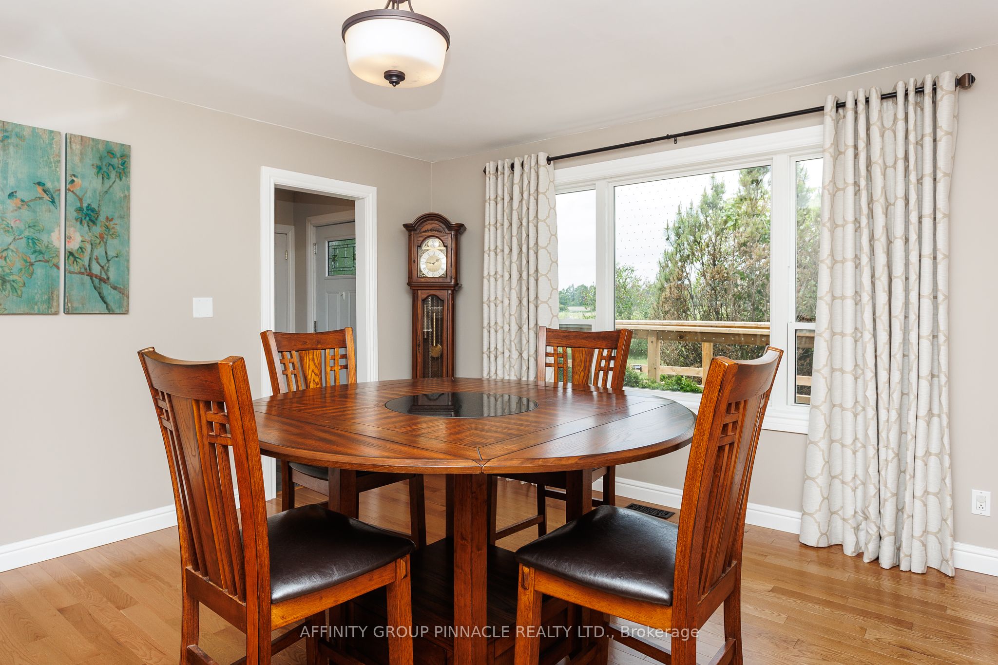 730 The Glen Road Property Photo 18