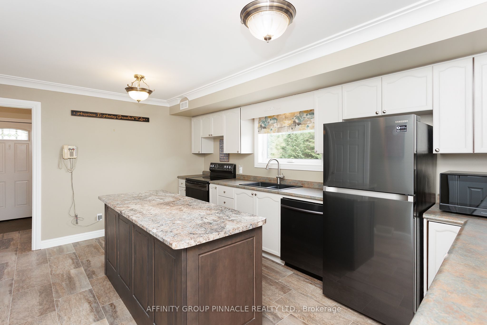 730 The Glen Road Property Photo 22