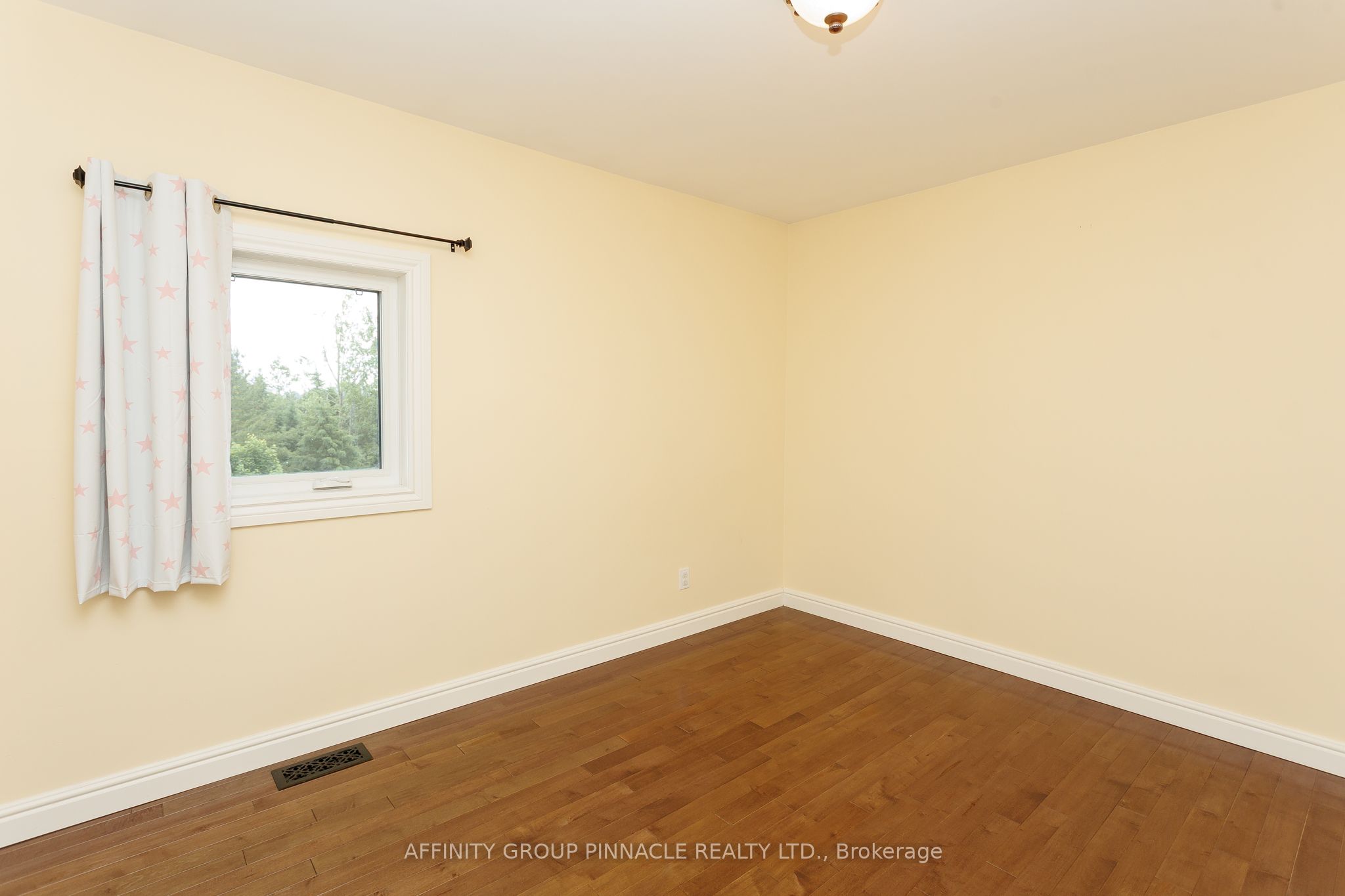 730 The Glen Road Property Photo 27