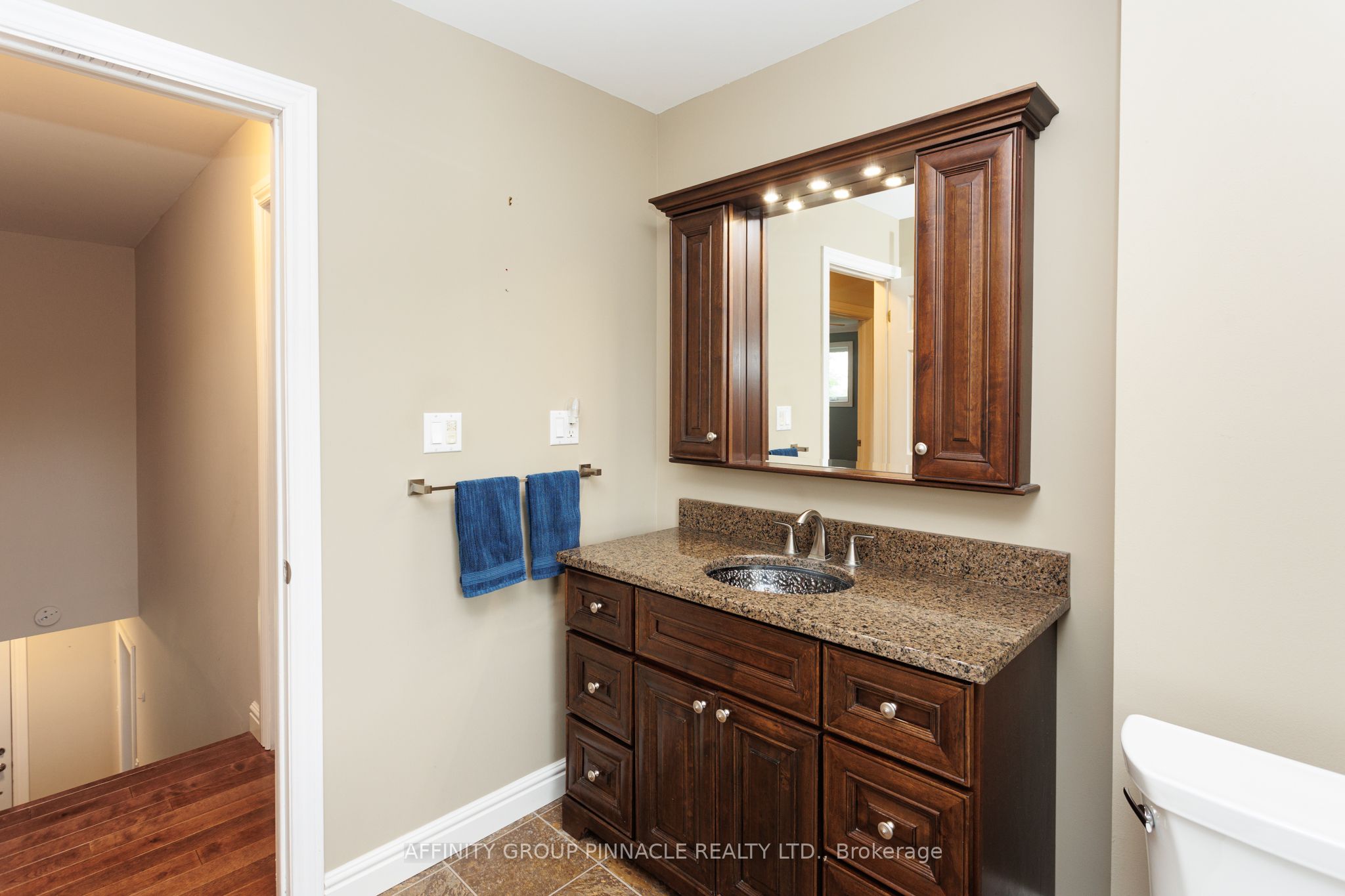 730 The Glen Road Property Photo 29