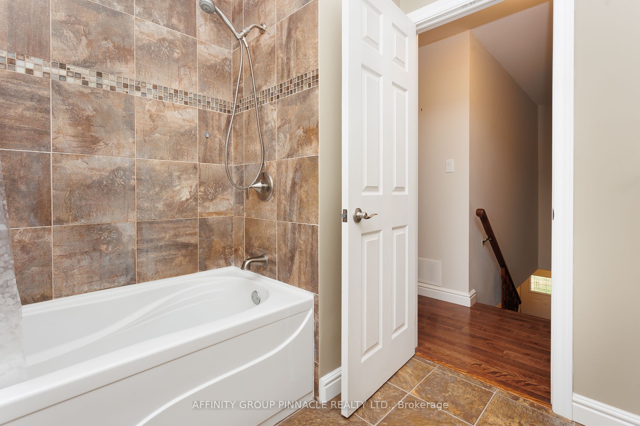 730 The Glen Road Property Photo 30