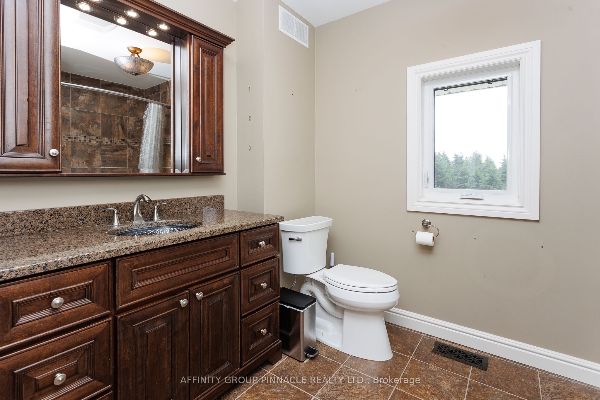 730 The Glen Road Property Photo 31