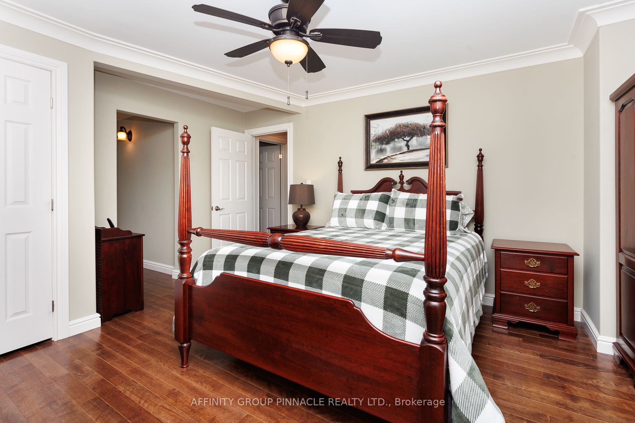 730 The Glen Road Property Photo 33