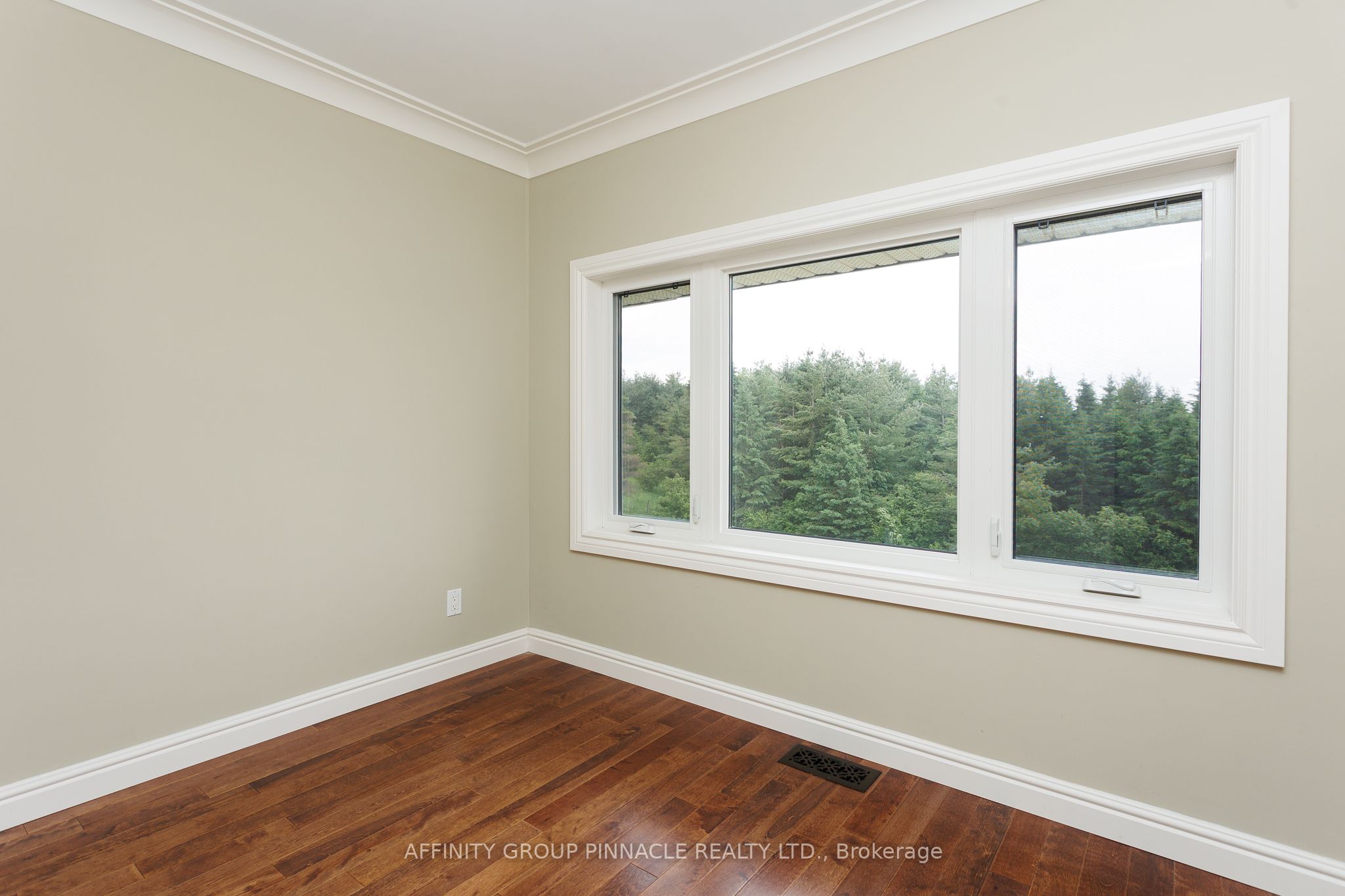 730 The Glen Road Property Photo 35
