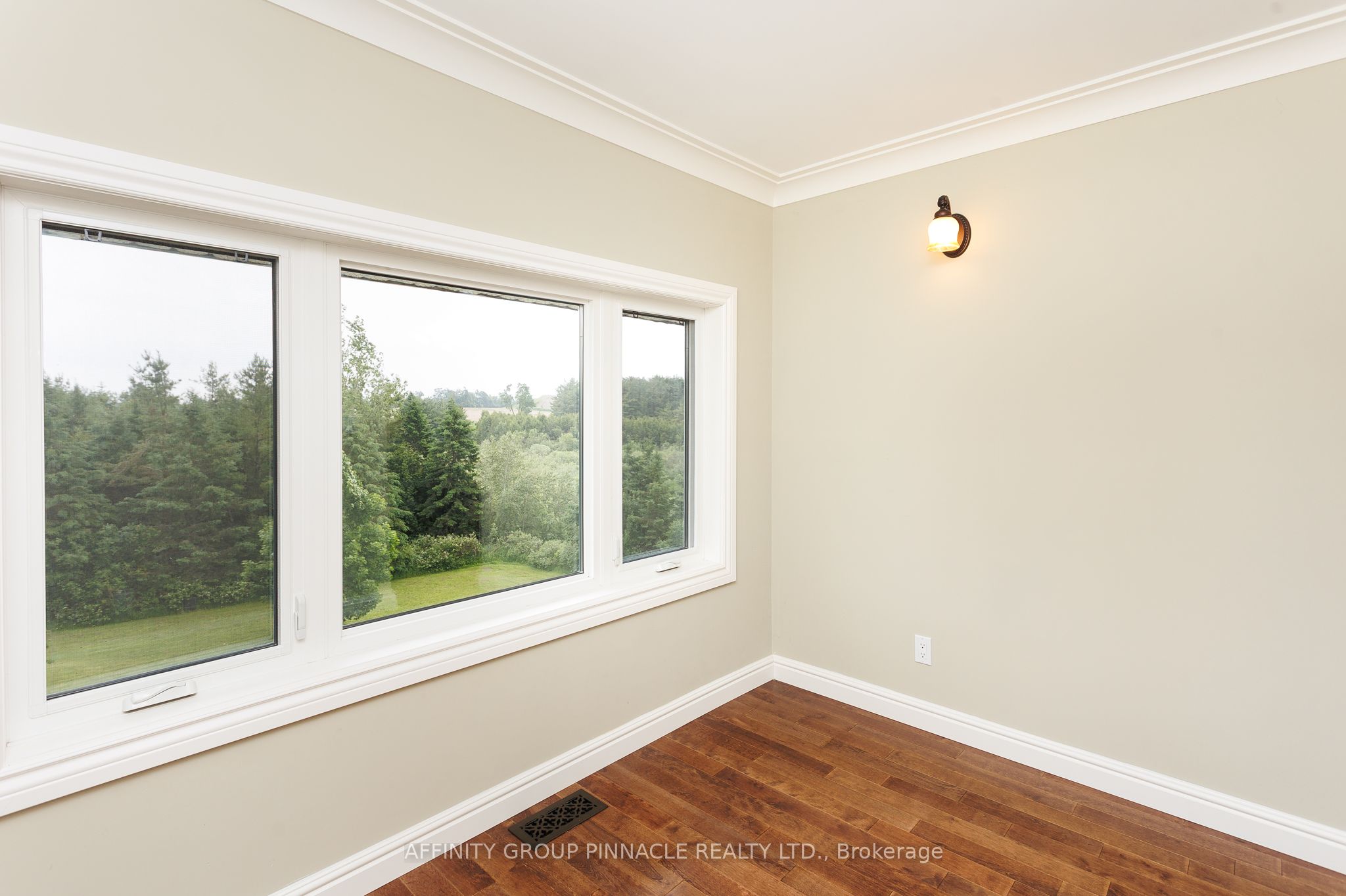730 The Glen Road Property Photo 36