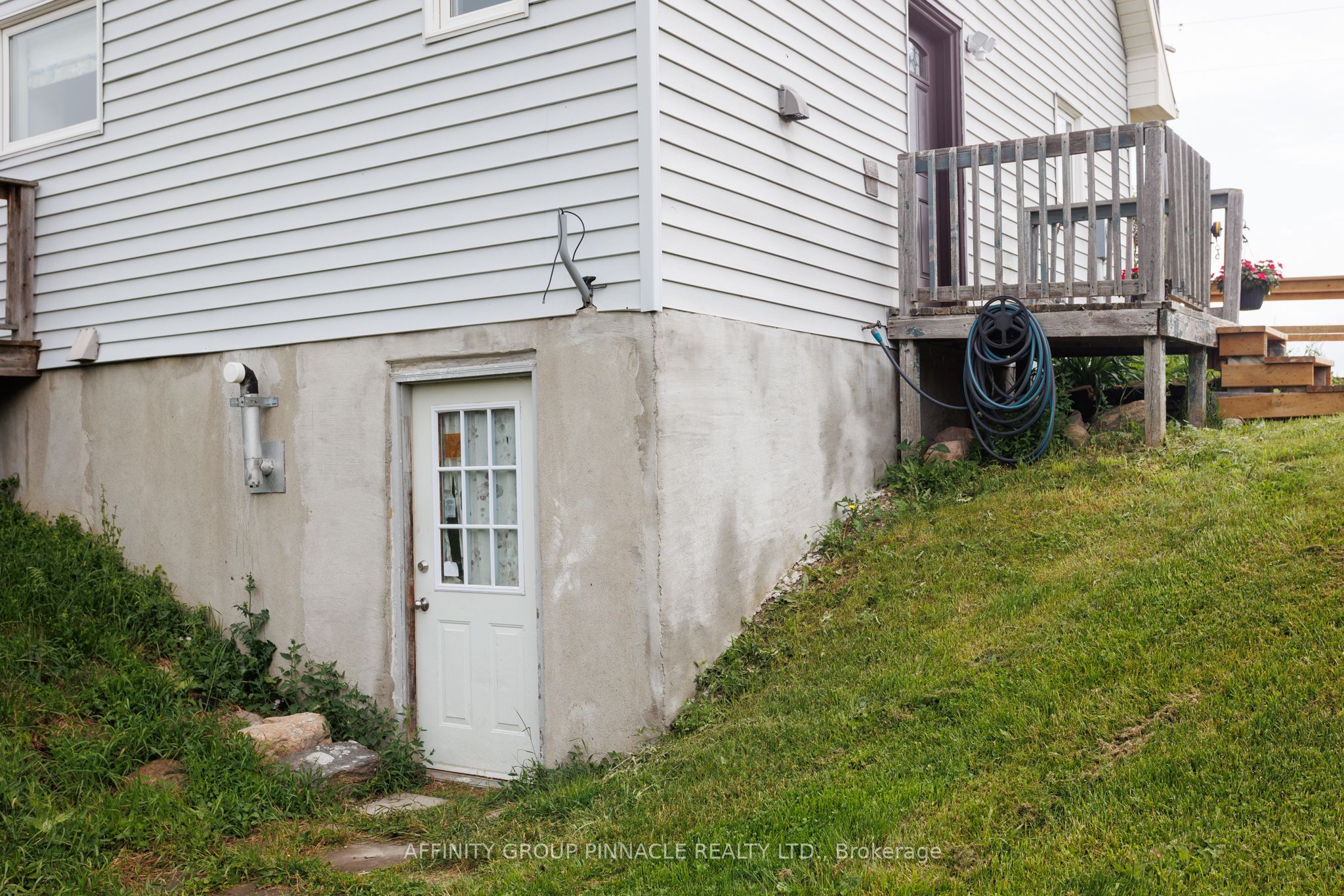 730 The Glen Road Property Photo 41