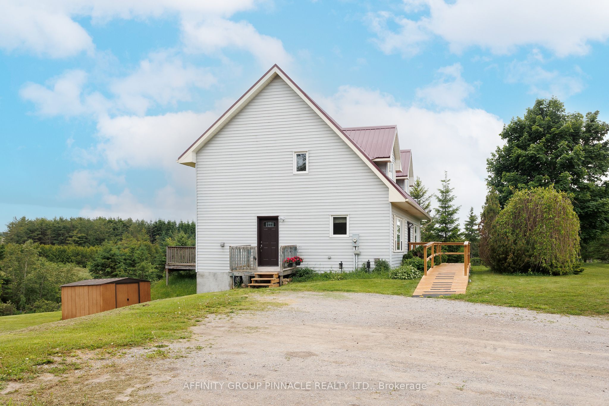 730 The Glen Road Property Photo 42