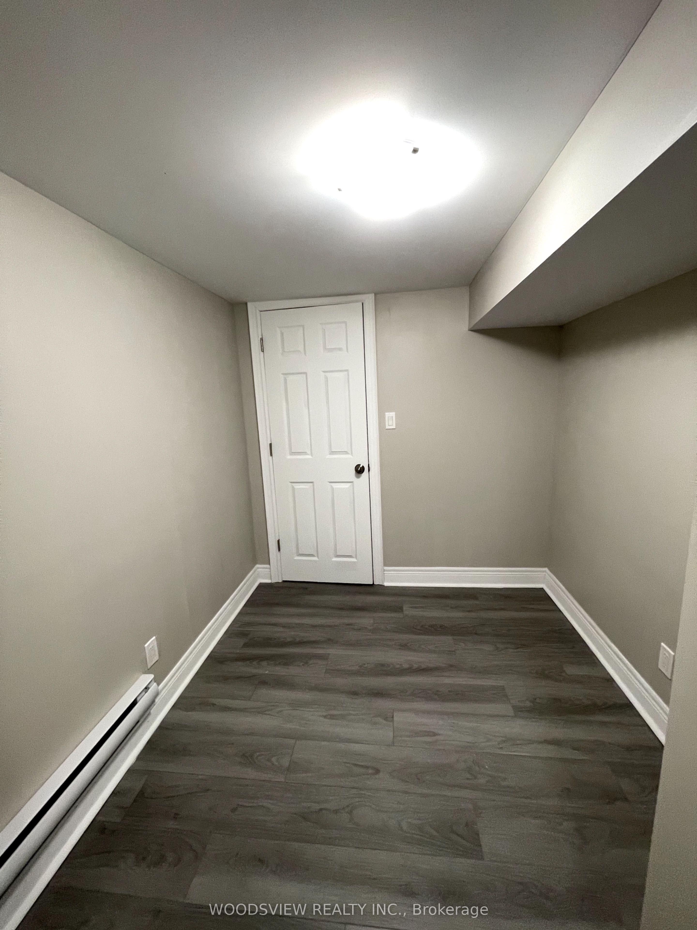24 Leinster Avenue S Lower Property Photo 5