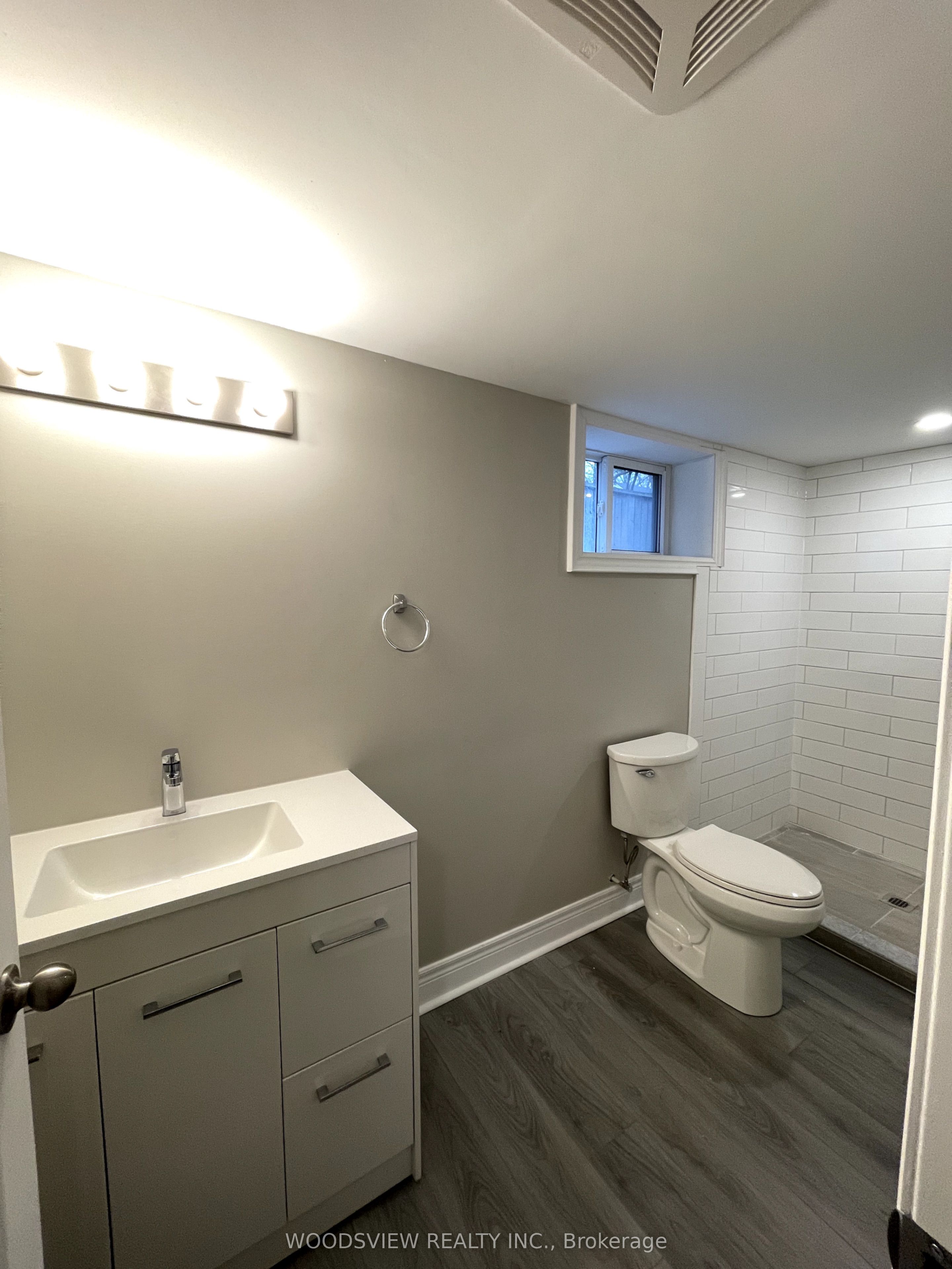 24 Leinster Avenue S Lower Property Photo 6