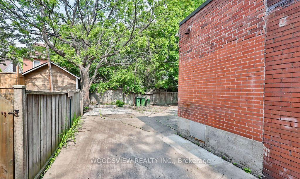 24 Leinster Avenue S Lower Property Photo 9