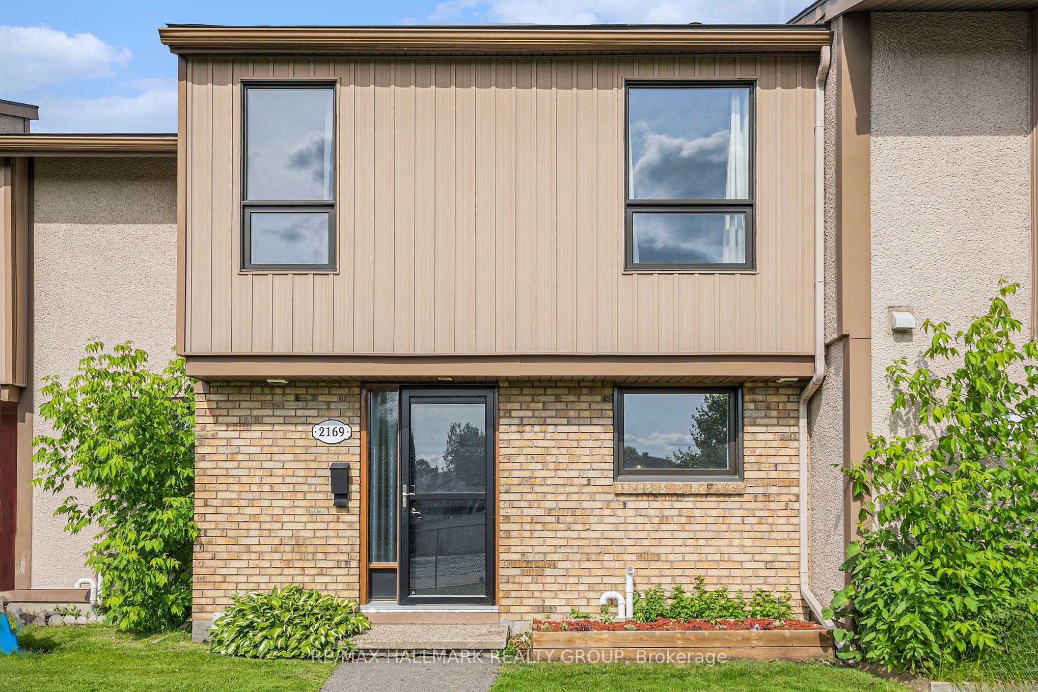 2169 Stonehenge Cres