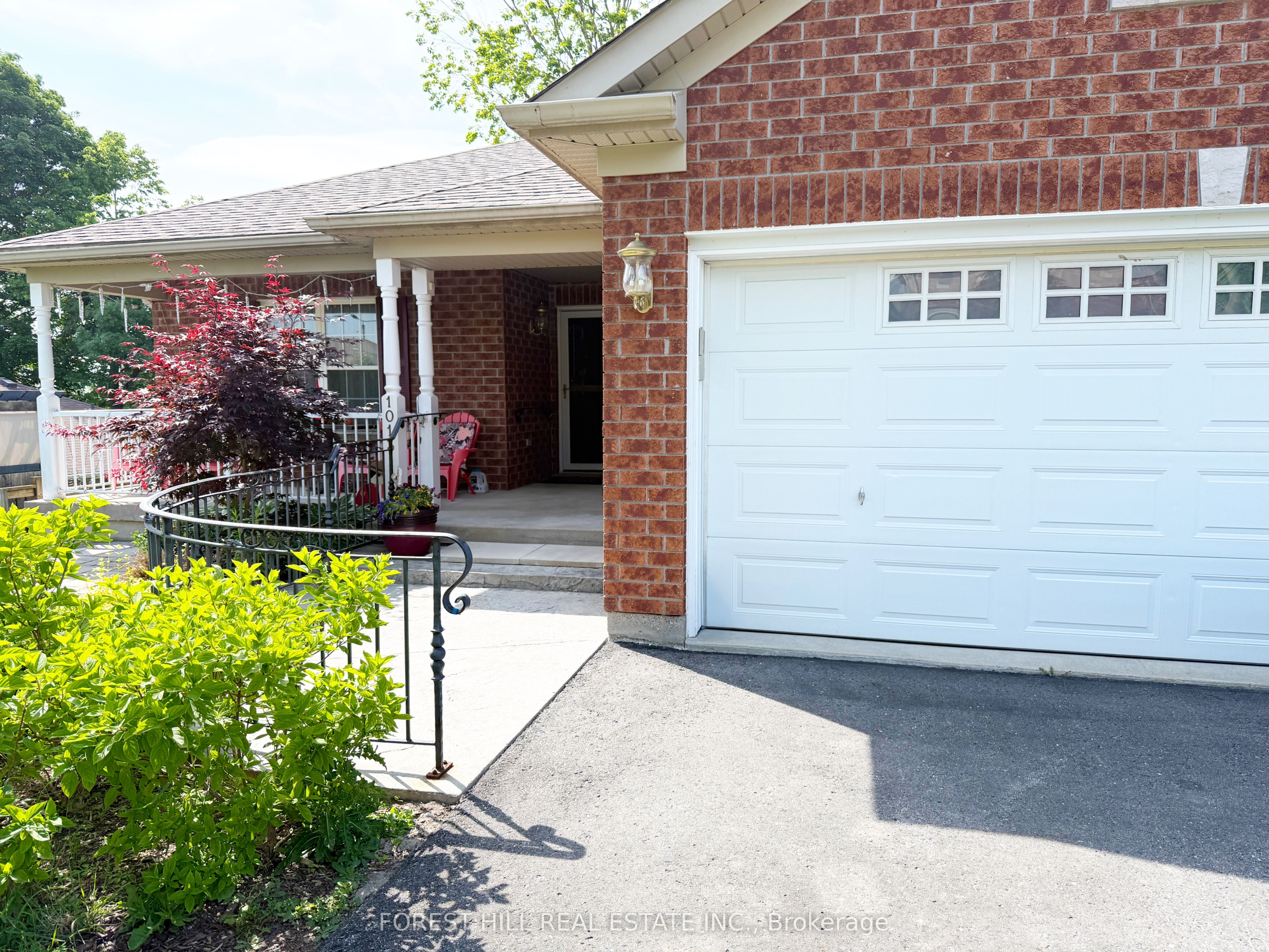 1013 Silverdale Road Property Photo 1