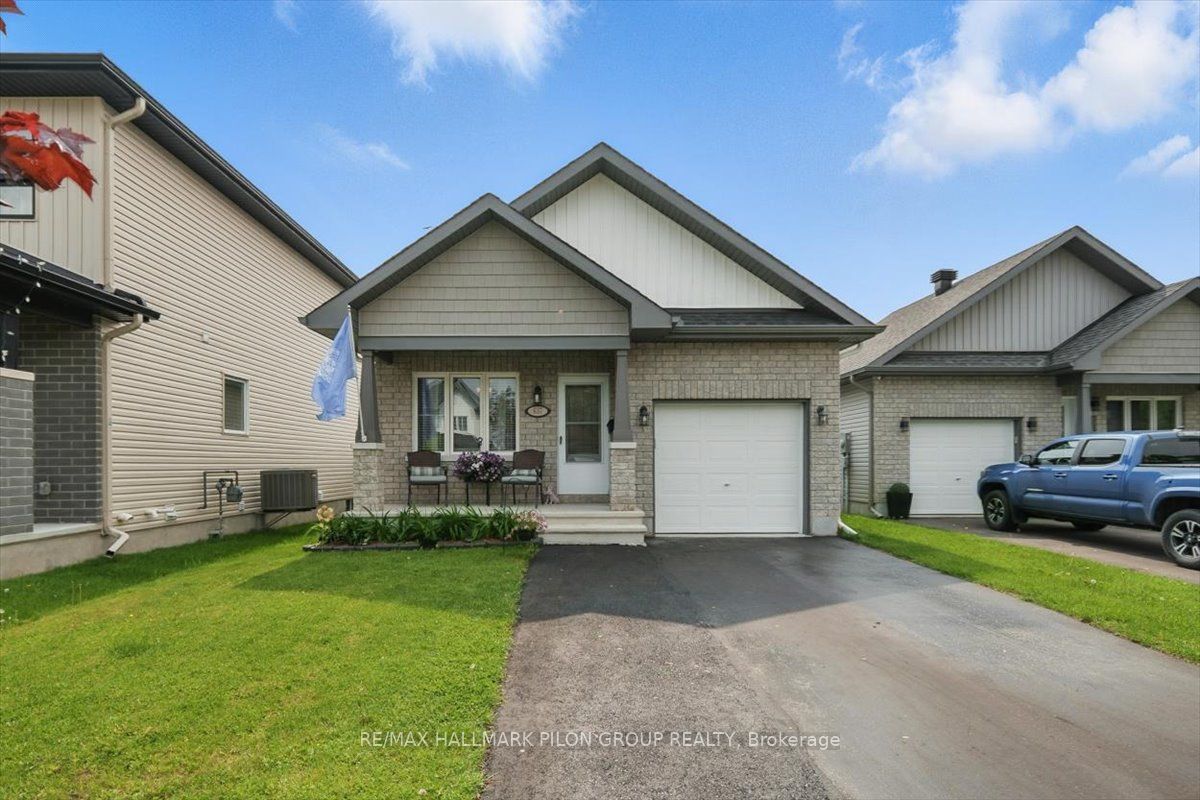 637 Robert St Property Photo 1
