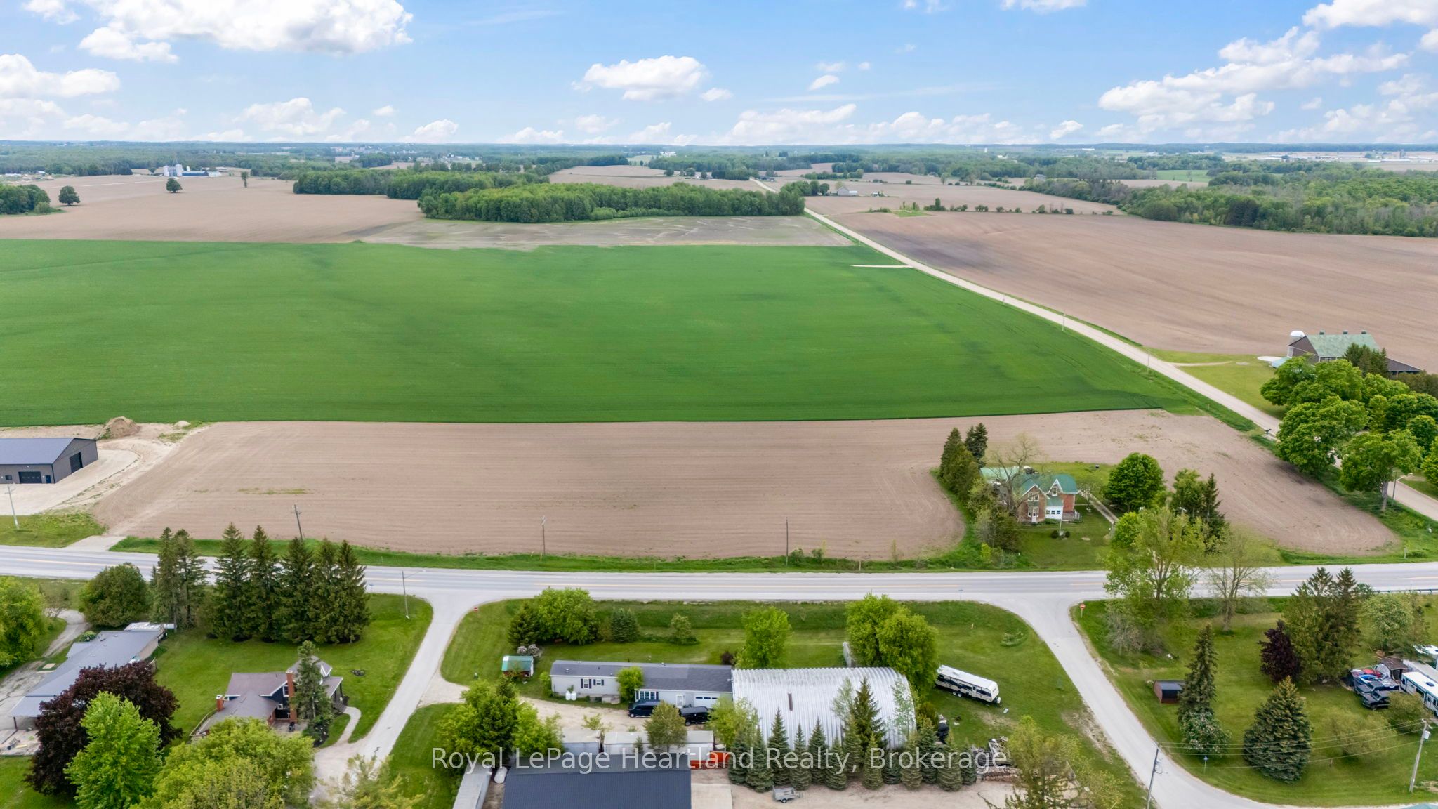 2033 Harriston Road Property Photo 4