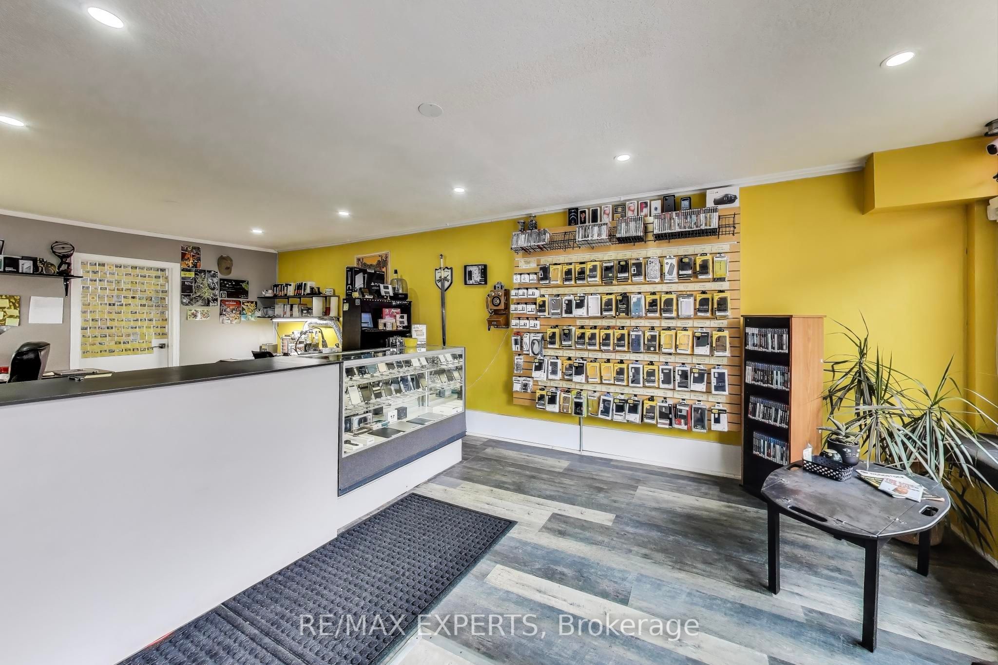 595-599 Dundas Street 595 Property Photo 13