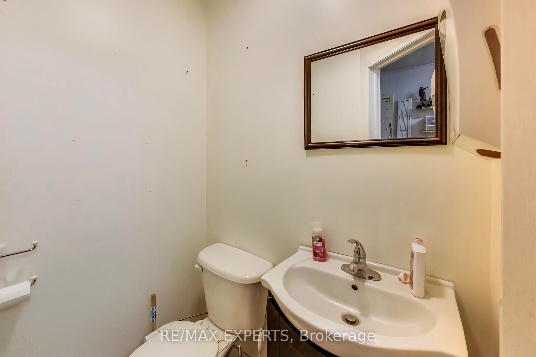 595-599 Dundas Street 595 Property Photo 16