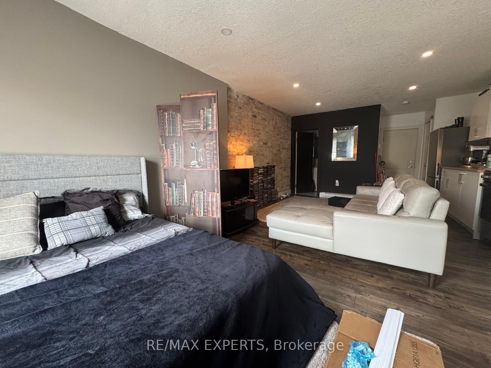 595-599 Dundas Street 595 Property Photo 20