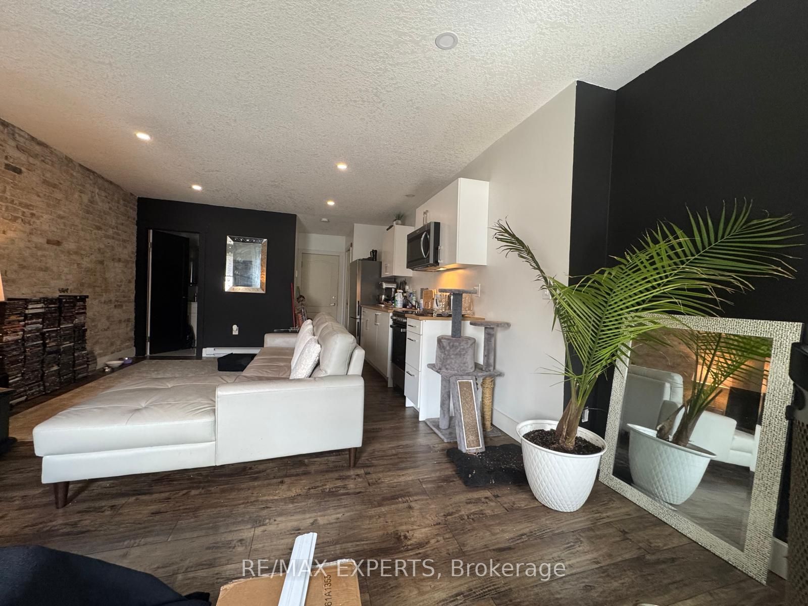 595-599 Dundas Street 595 Property Photo 21